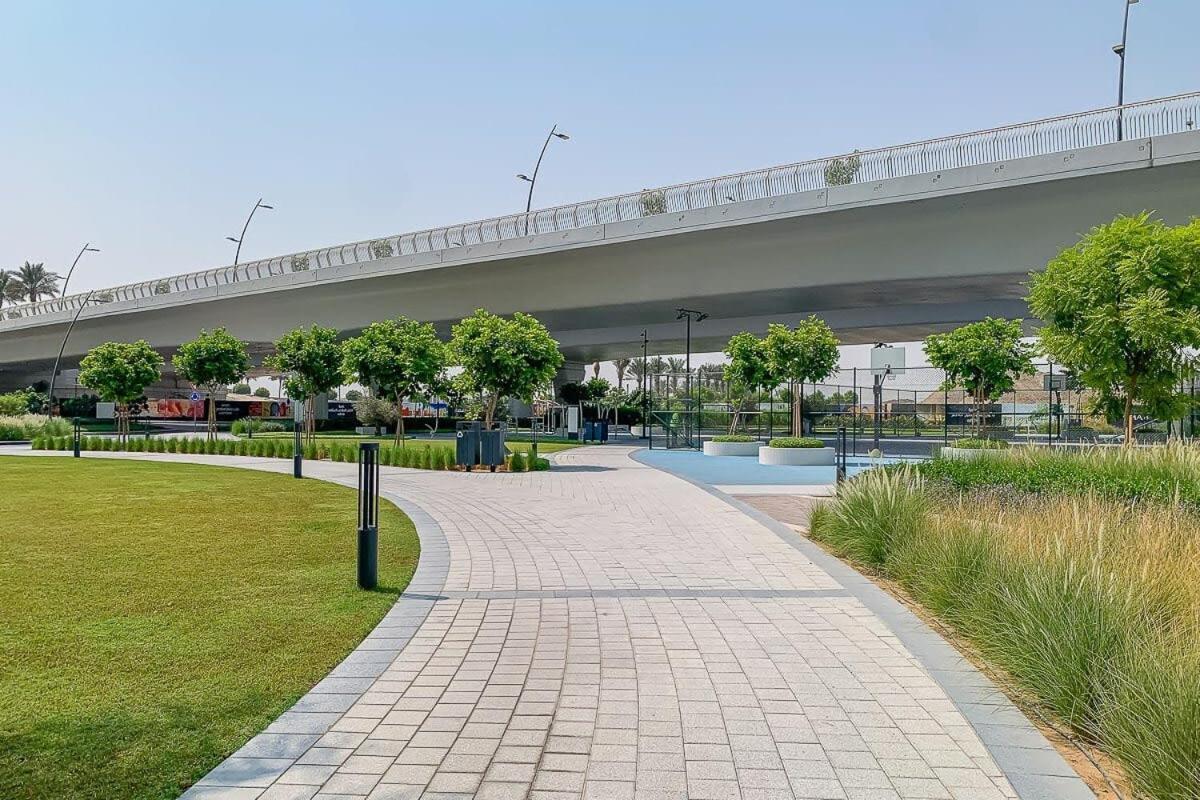 Frank Porter - Summer At Creek Dubai