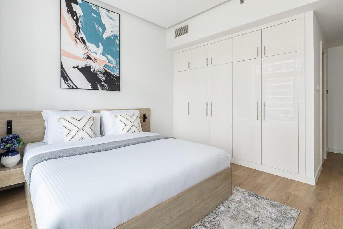 Frank Porter - Continental Tower Apartment Dubai