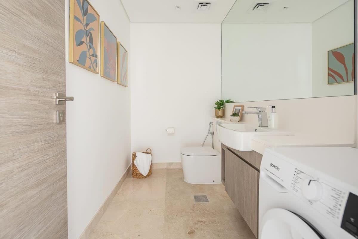 Frank Porter - The Sterling By Omniyat Apartment