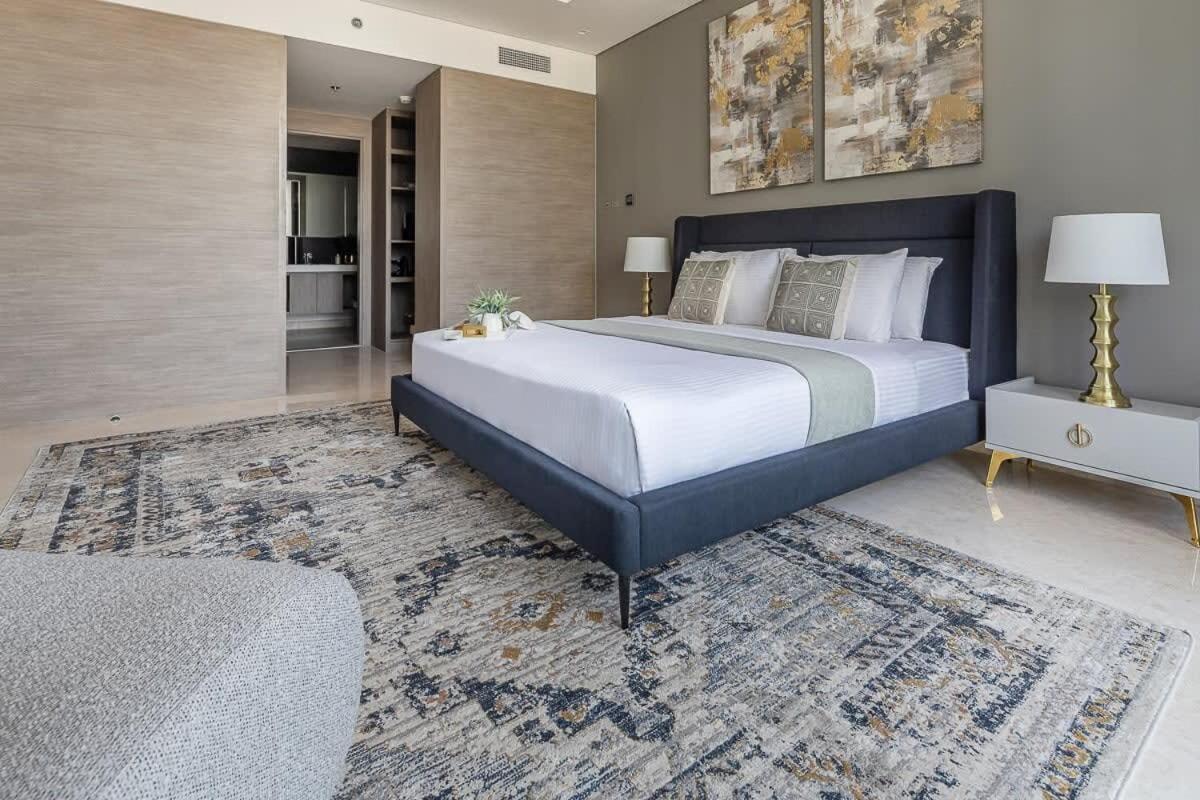 Frank Porter - The Sterling By Omniyat * Dubai