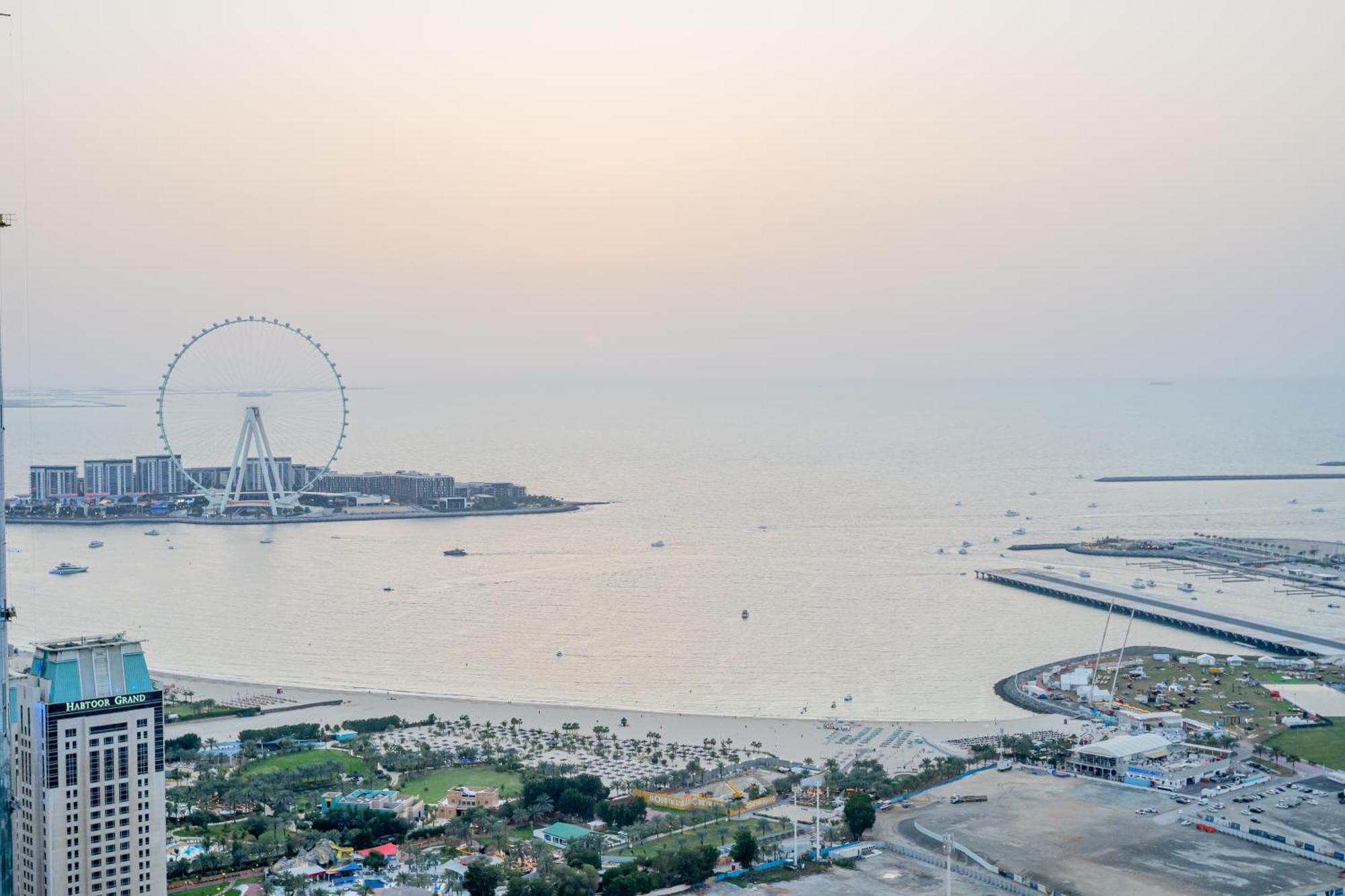Vibes By Beds And Company - 51st Floor, Full Sea View Apartment