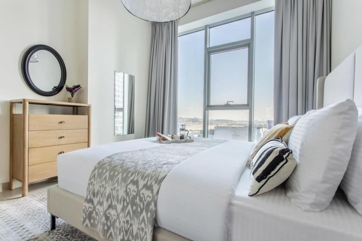 Frank Porter - Fairview Residency * Dubai