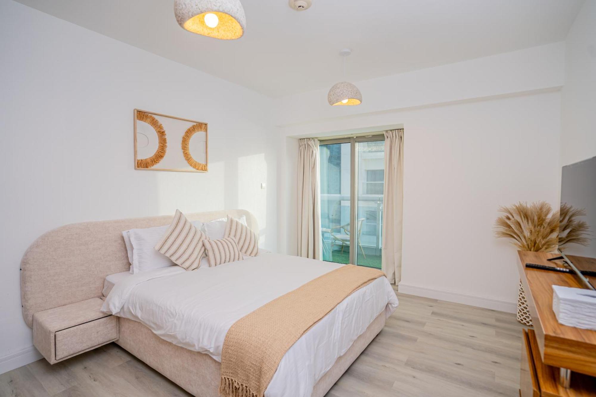 Vibes By Beds And Company - 51st Floor, Full Sea View Apartment *