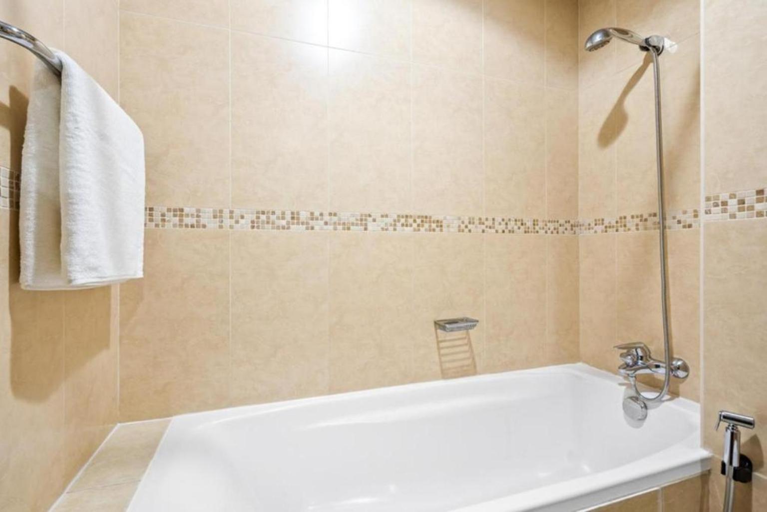Apartment Click - Jlt - & Balcony Lakes View Entire -jn