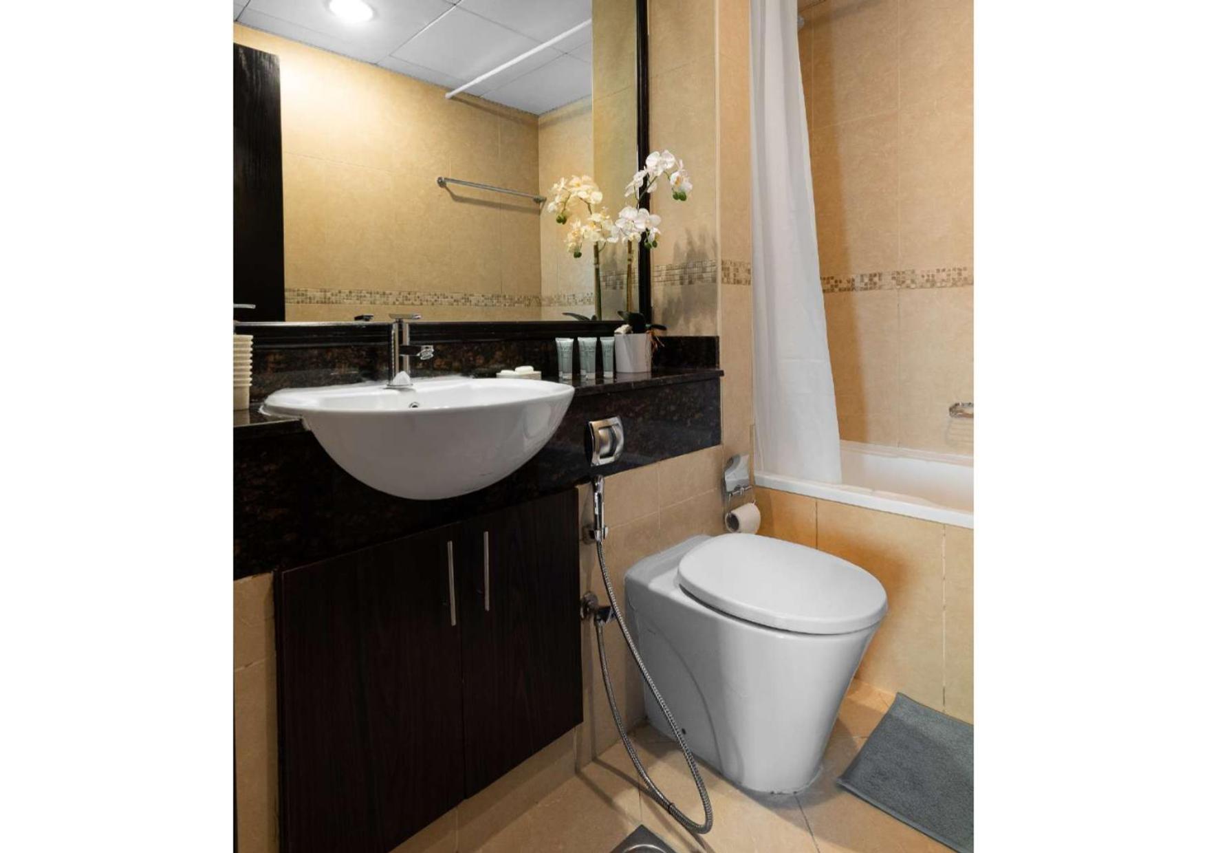 Elevate Your Lifestyle At Goldcrest Bldg. Apartment Dubai