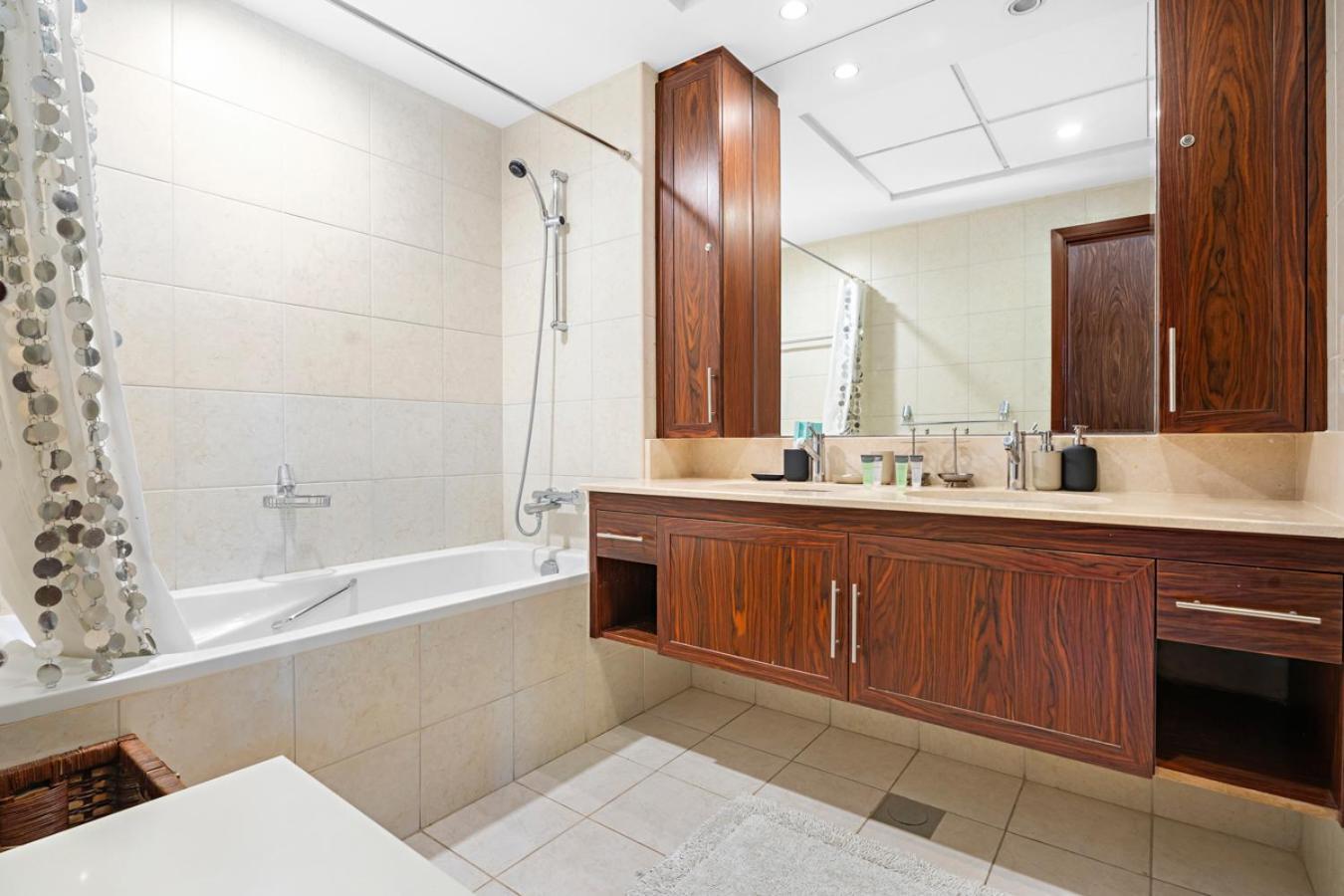 Stonetree - 3br + Maid's Near Burj Khalifa And Fountain Dubai