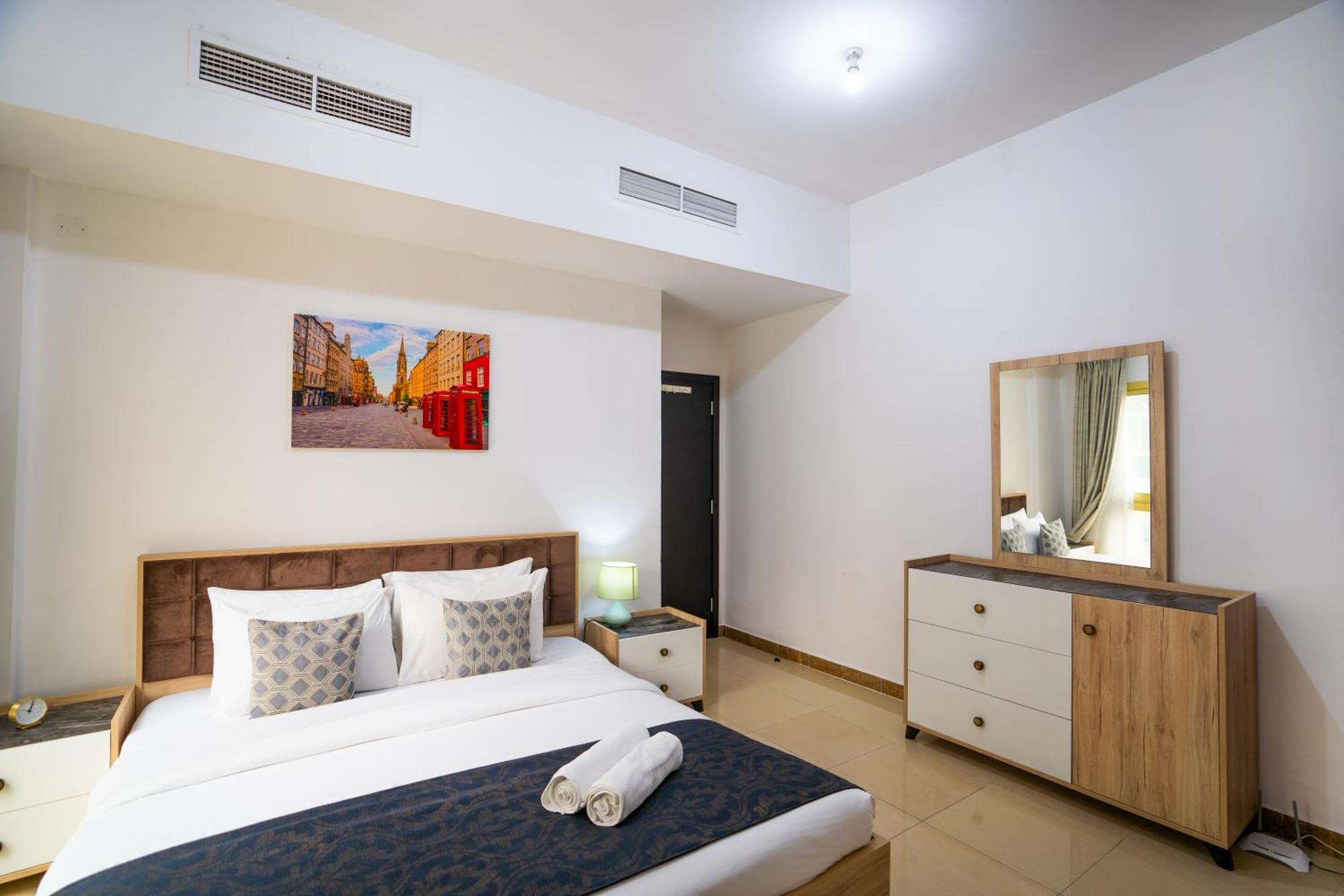 Rh- Experience Comfort And Convenience In Our 2br, Al Barsha Apartment *
