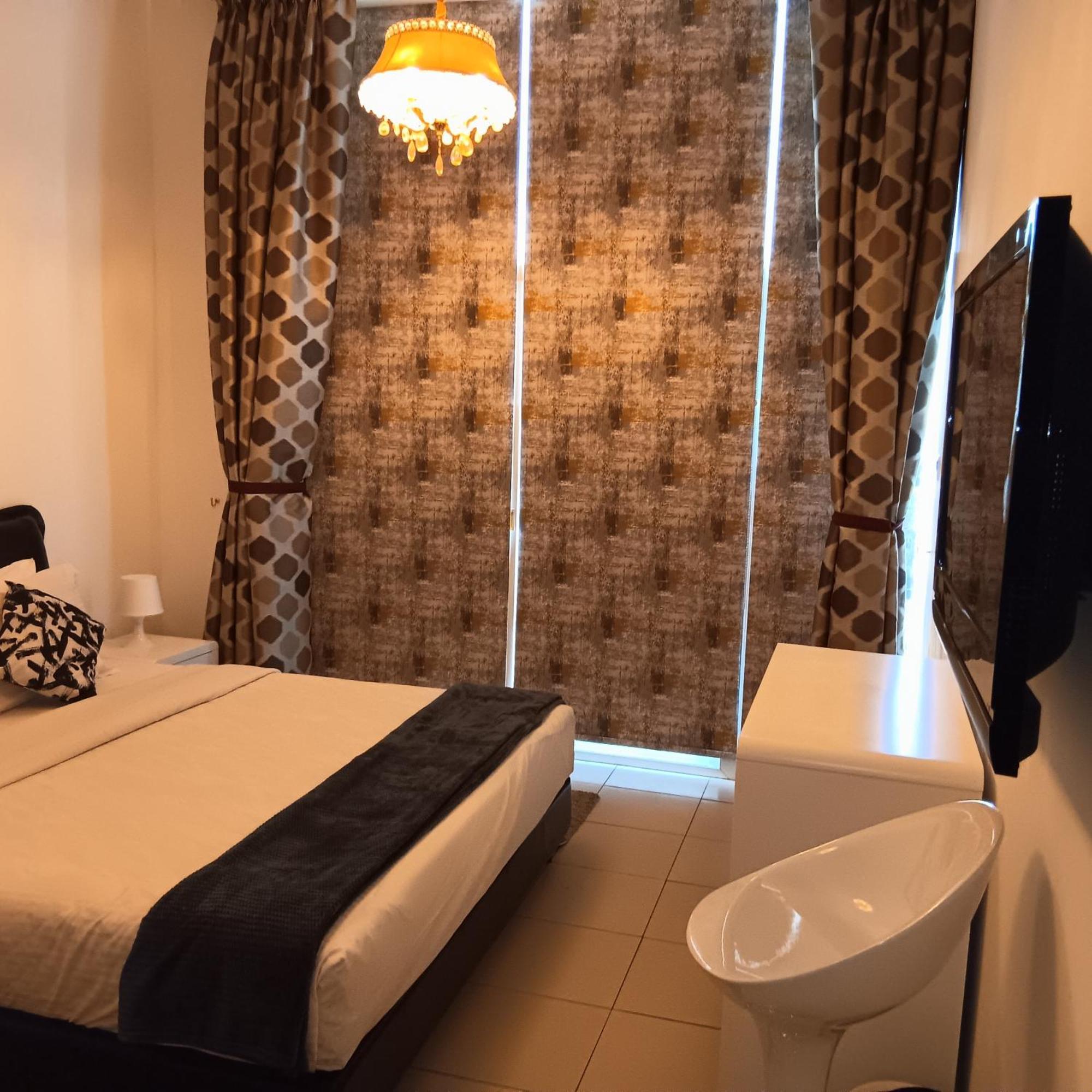 Apartment - Glitz 3 Residences - Majestic Luxe - 2br - Sleep 4 - For Families & Couples Only Dubai