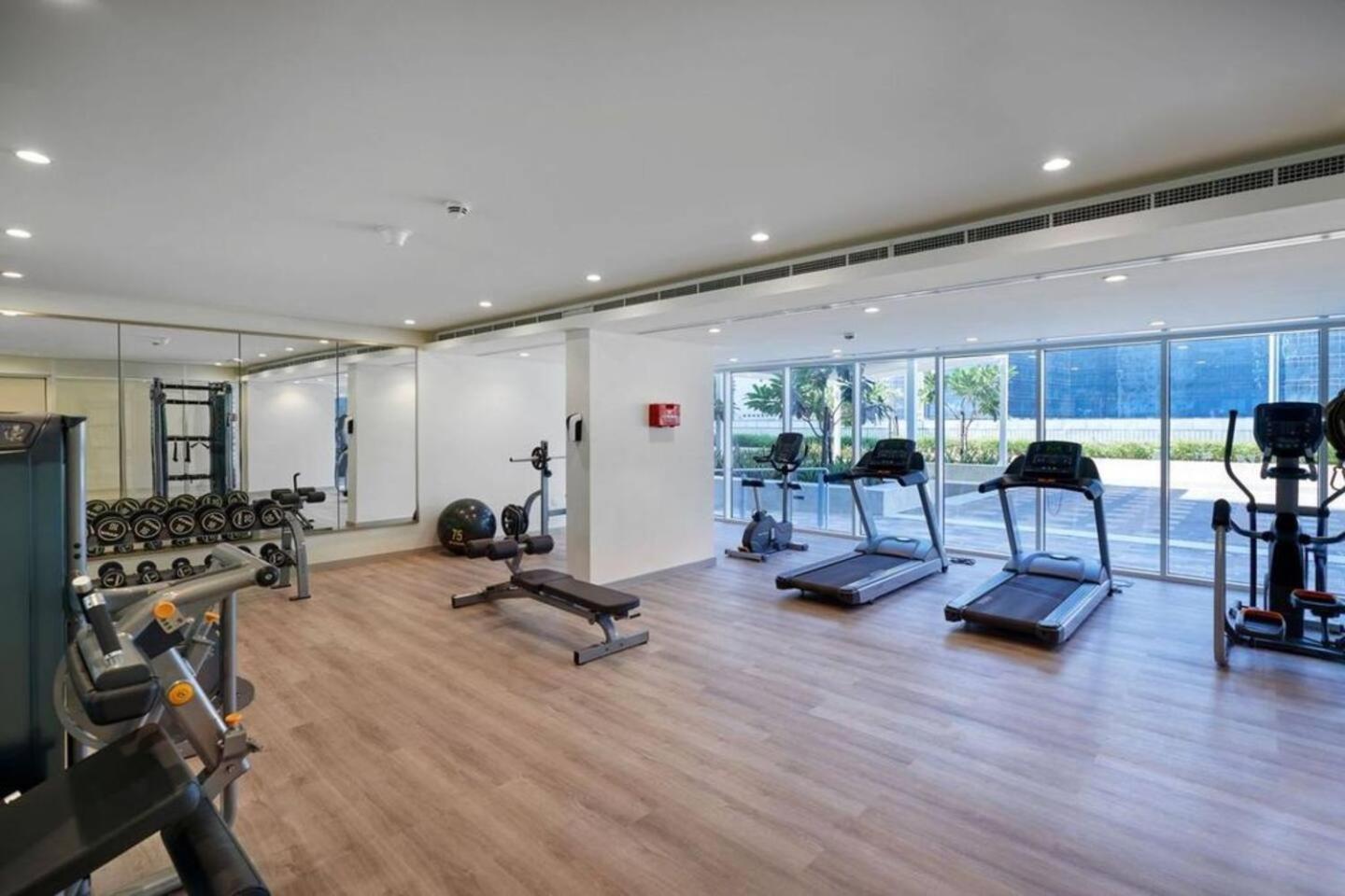 5-star Burj Khalifa View In Boho With Pool & Gym!