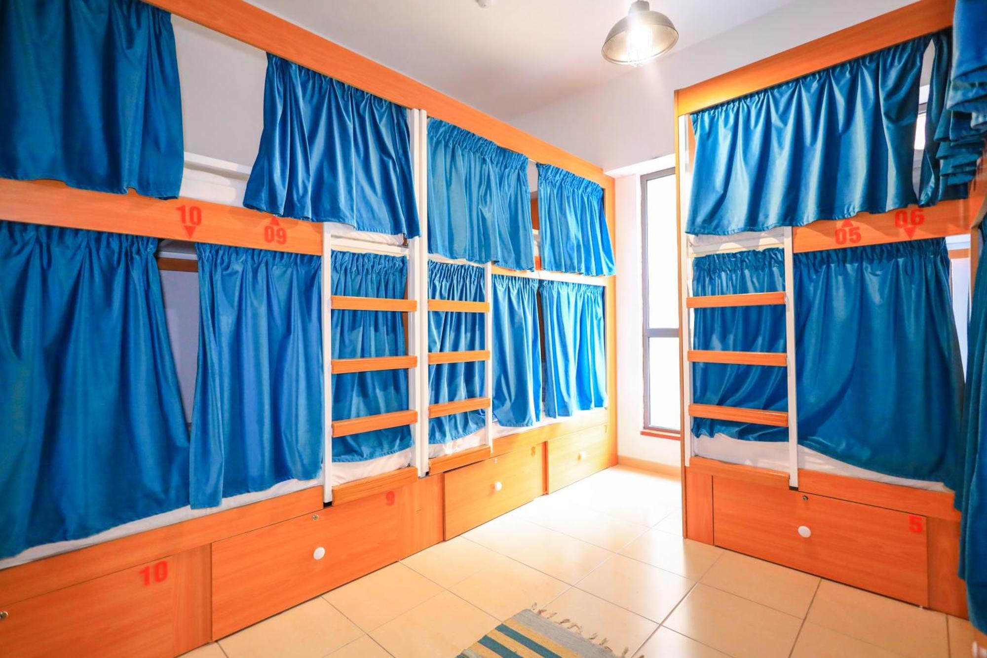 Lunar 96 Hostel *