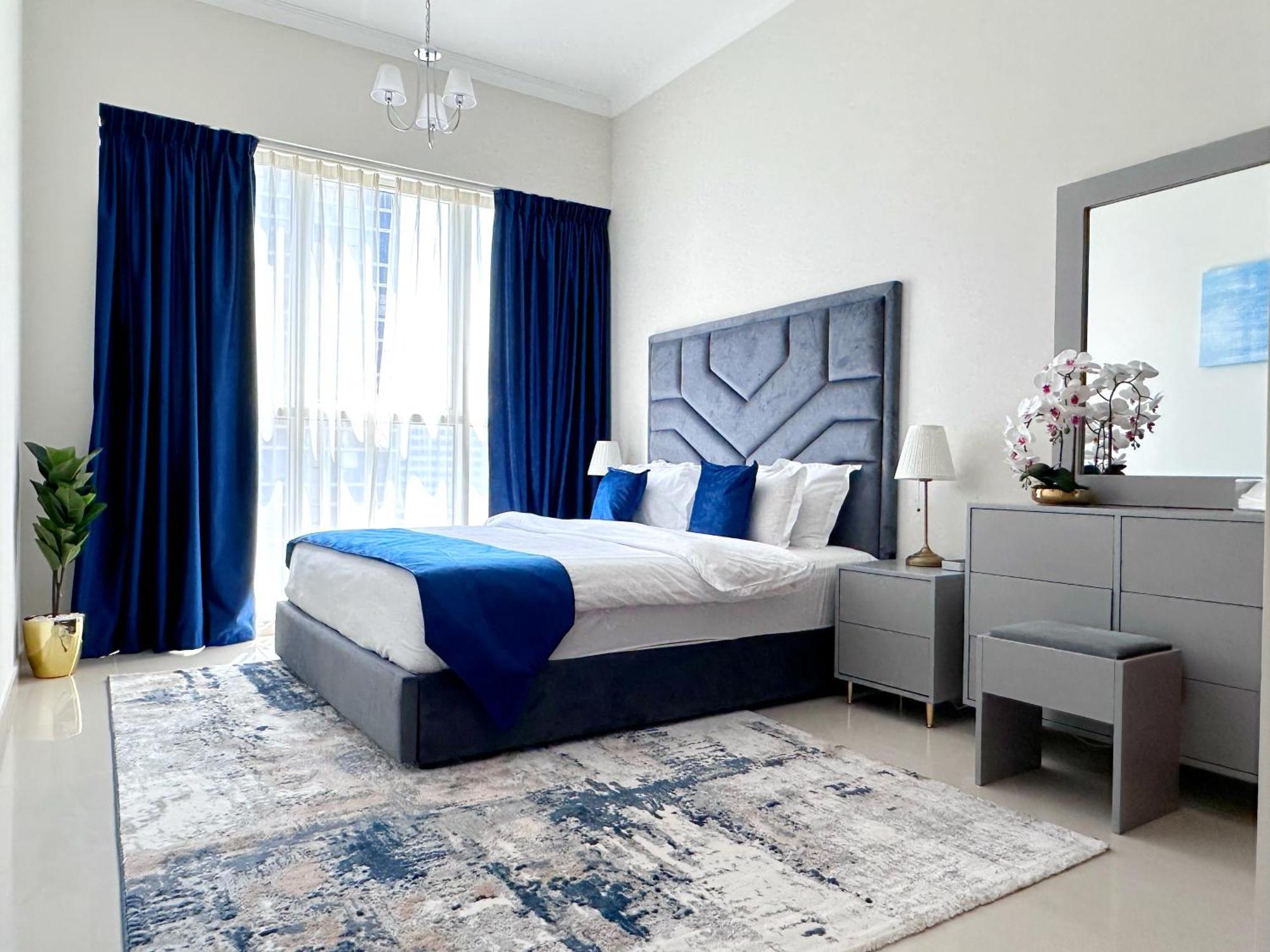 Dunya Tower Luxury And 2 Min Walk To Mall And Burj Khalifa In Heart Of Downtown *