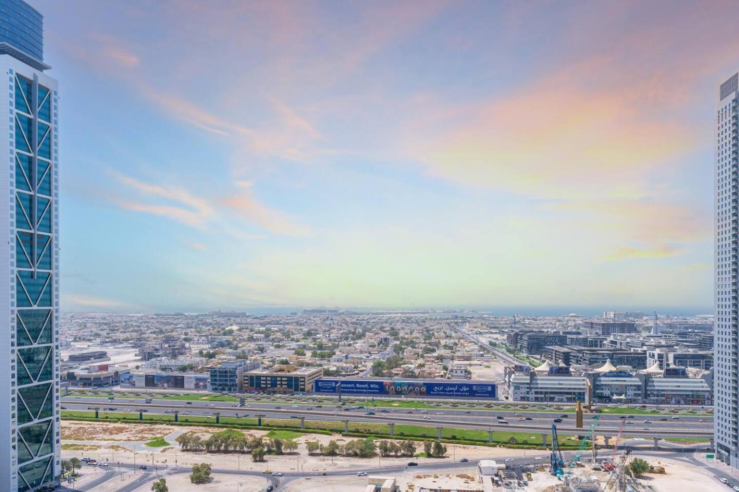 Downtown Flat Burj Khalifaoperametro-sleeps 3! Apartment