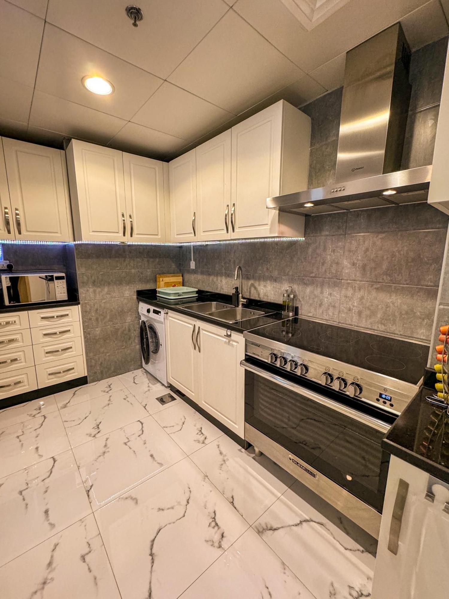 Apartment Dubaistay Luxury 2 Bedroom Jvc King And Queensize