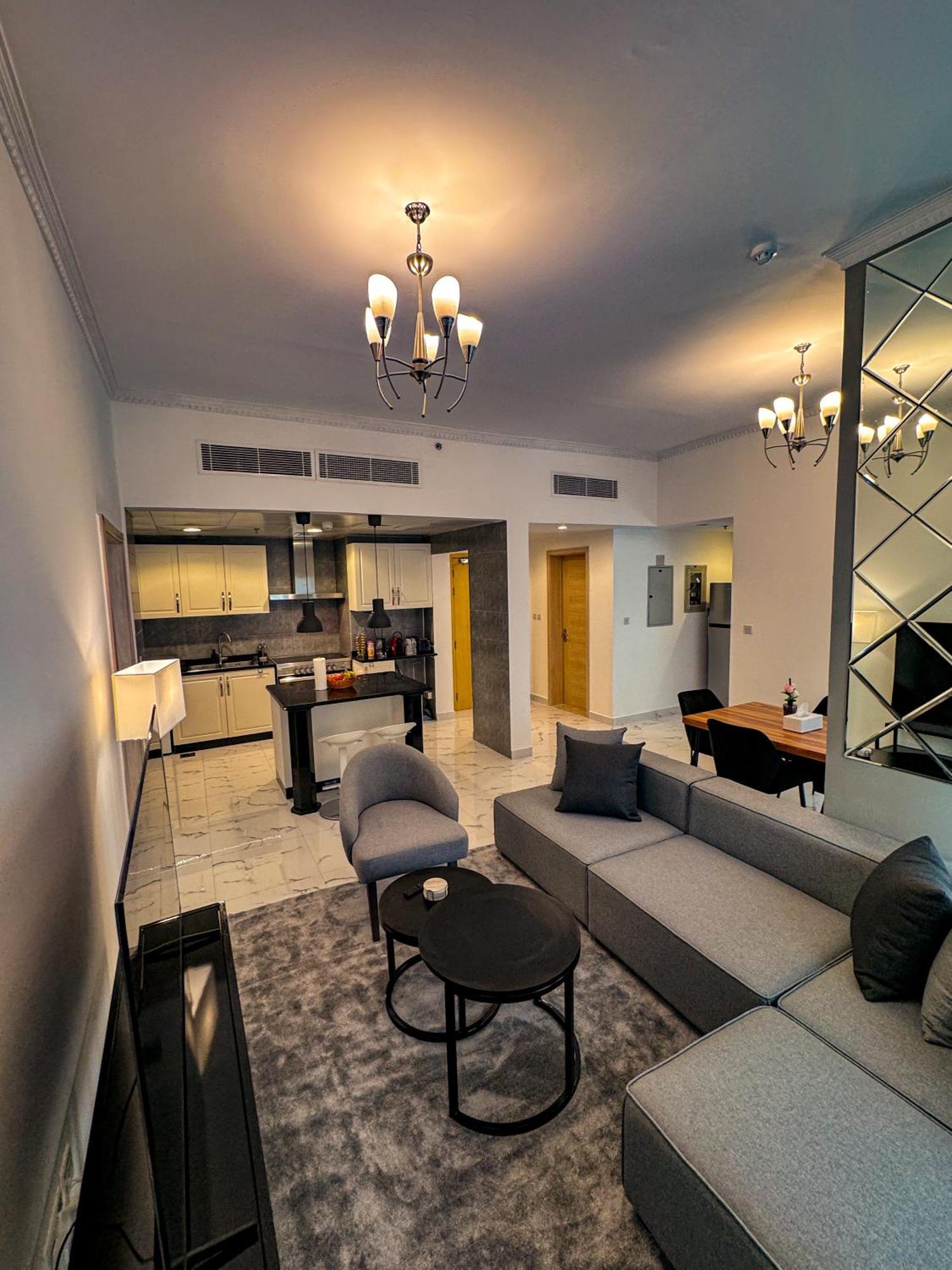 Dubaistay Luxury 2 Bedroom Jvc King And Queensize *