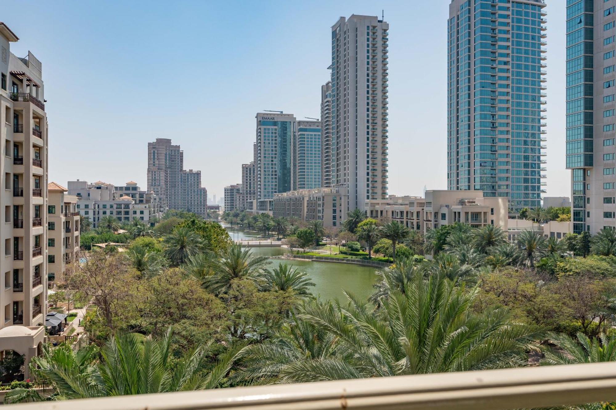 Lux I Tower I Lakes View * Dubai