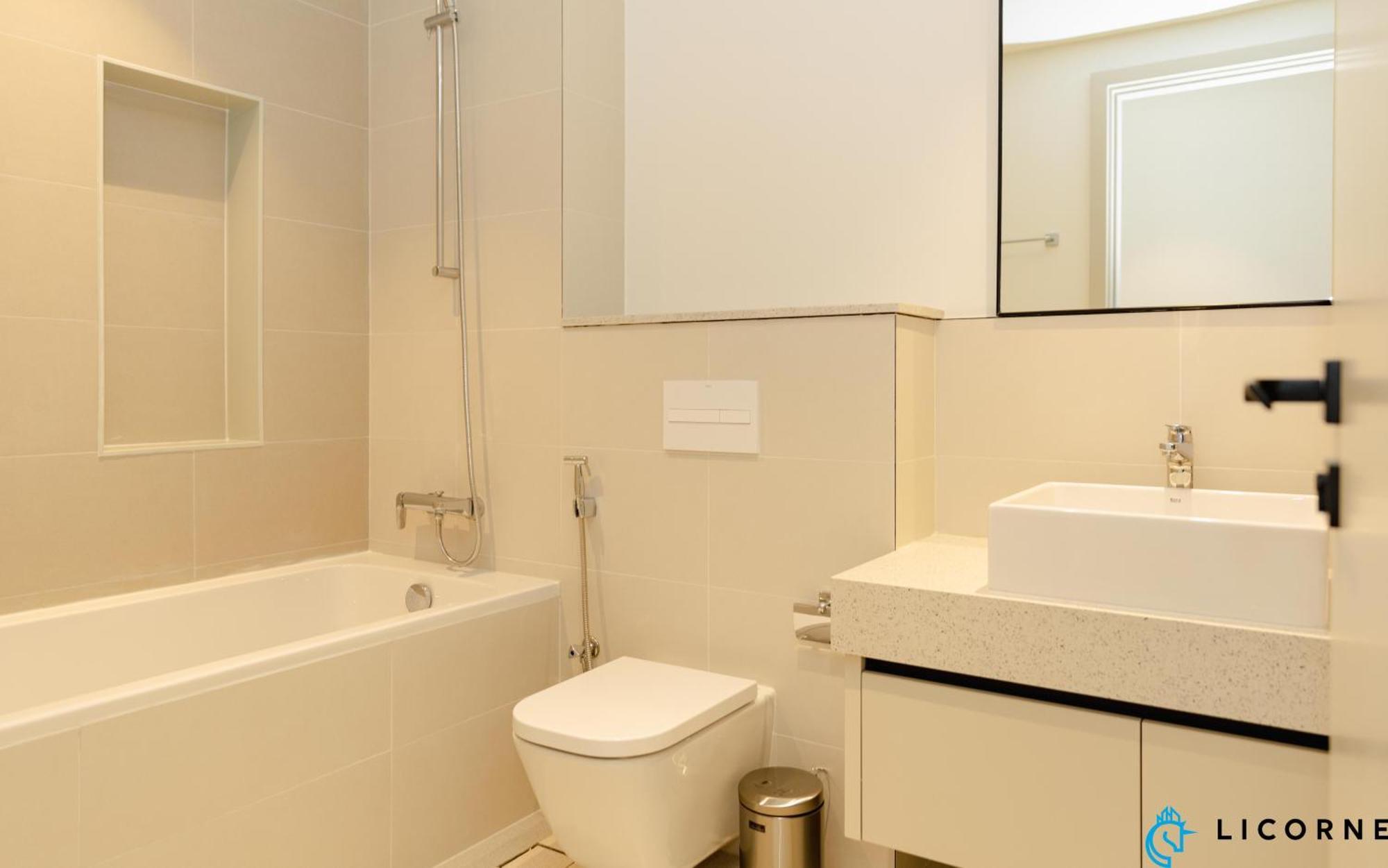 Seascape Sanctuary - 3 And A Half Br Beachfront Bliss - Marina Vista Tower 1 Apartment Dubai