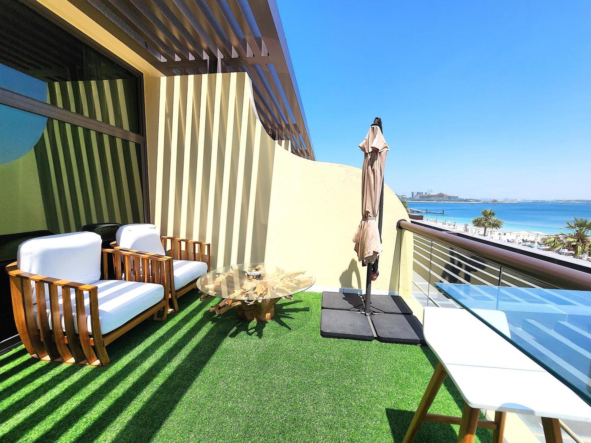 Apartment Sea Facing Large Beachfront Palm Jumeirah Dubai