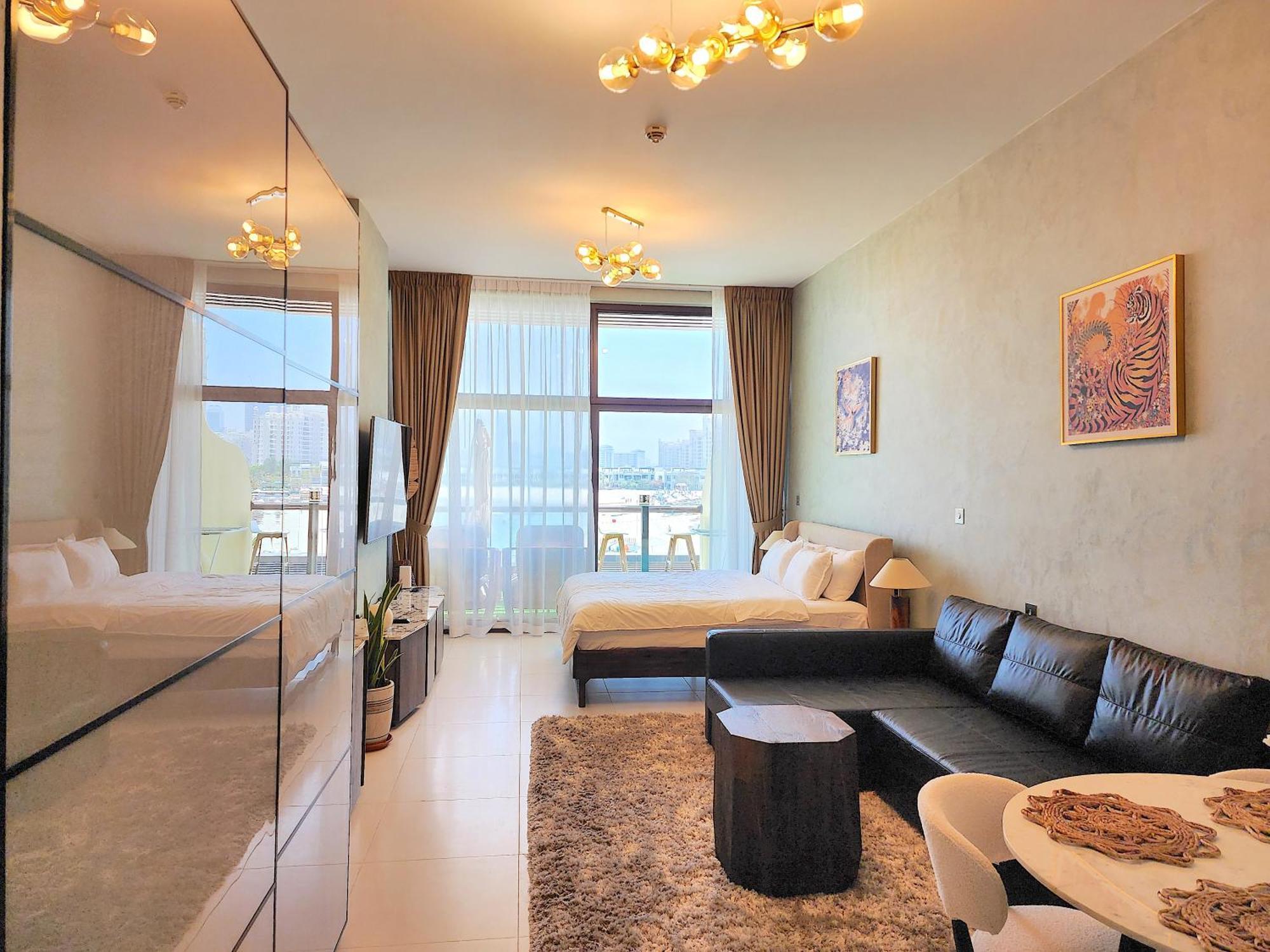 Sea Facing Large Beachfront Palm Jumeirah Apartment