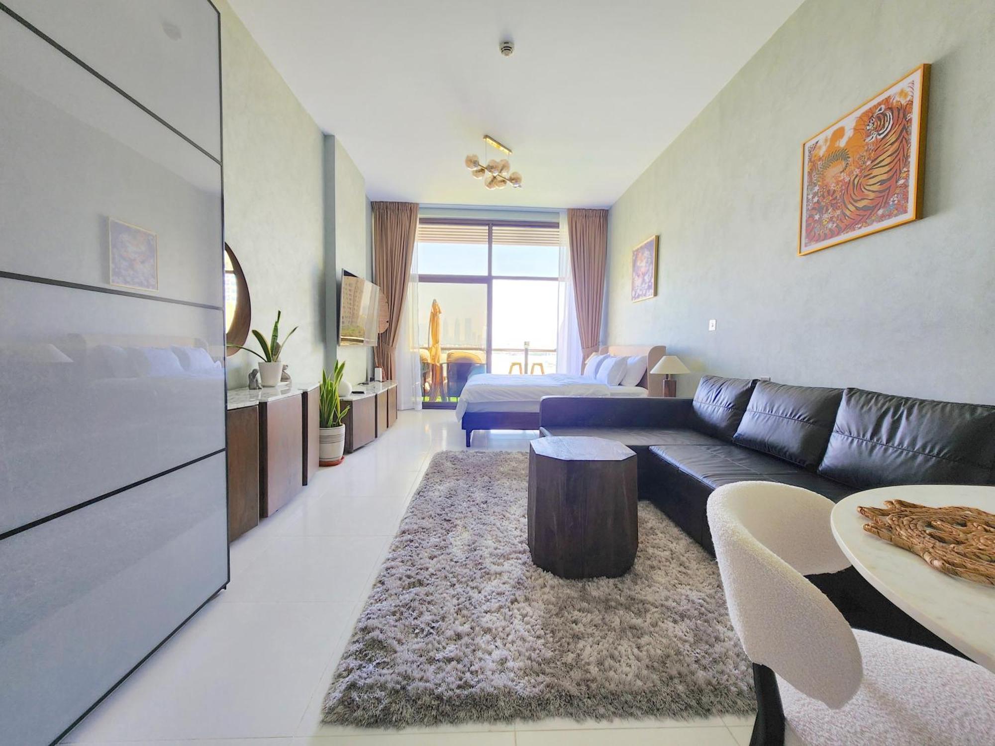 Sea Facing Large Beachfront Palm Jumeirah *