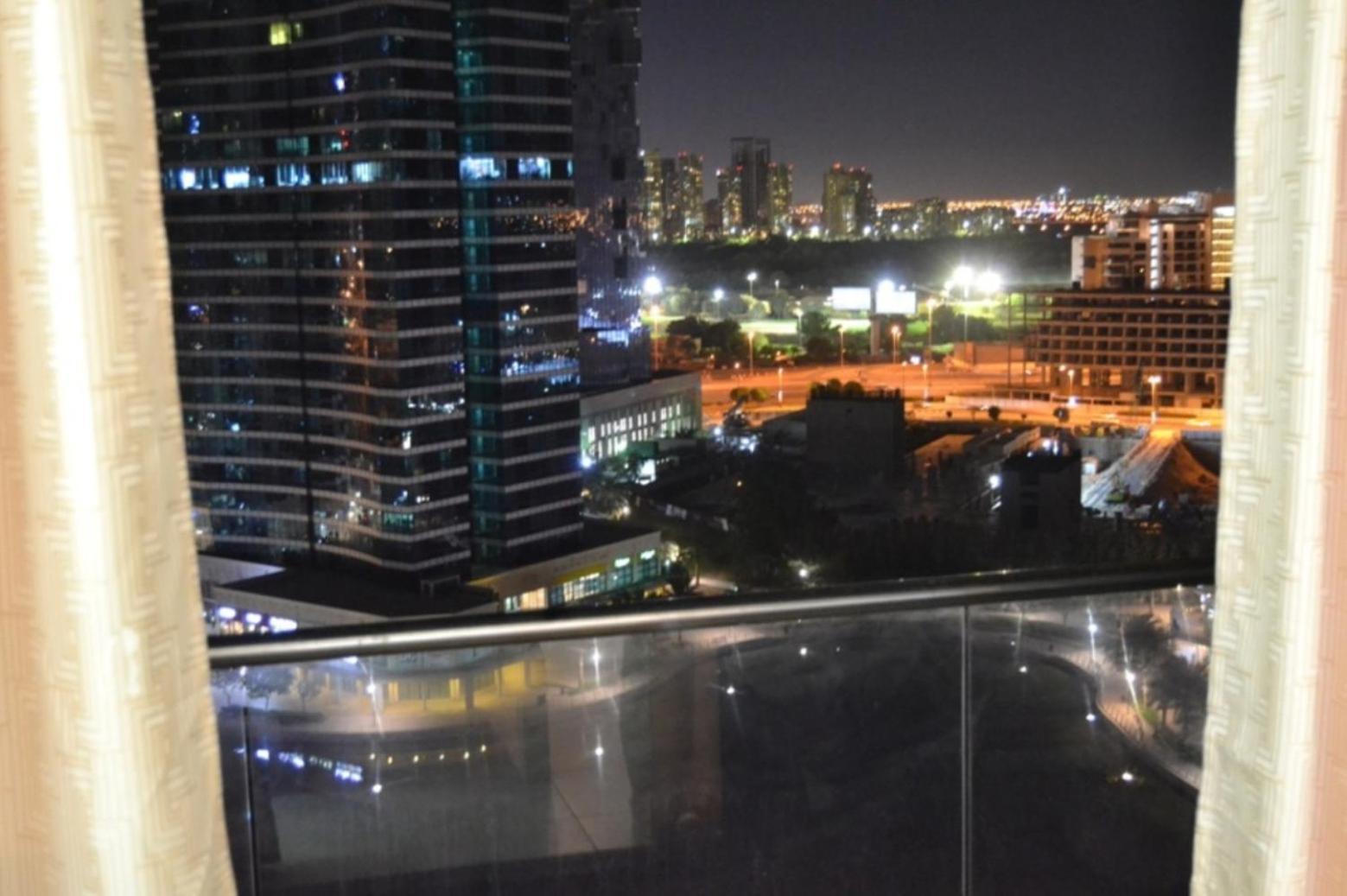 Click - Jlt - & Balcony Lakes View Entire -jn Apartment Dubai