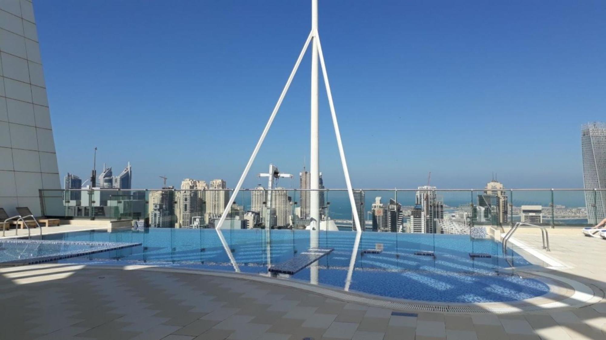 Click - Jlt - & Balcony Lakes View Entire -jn Apartment *