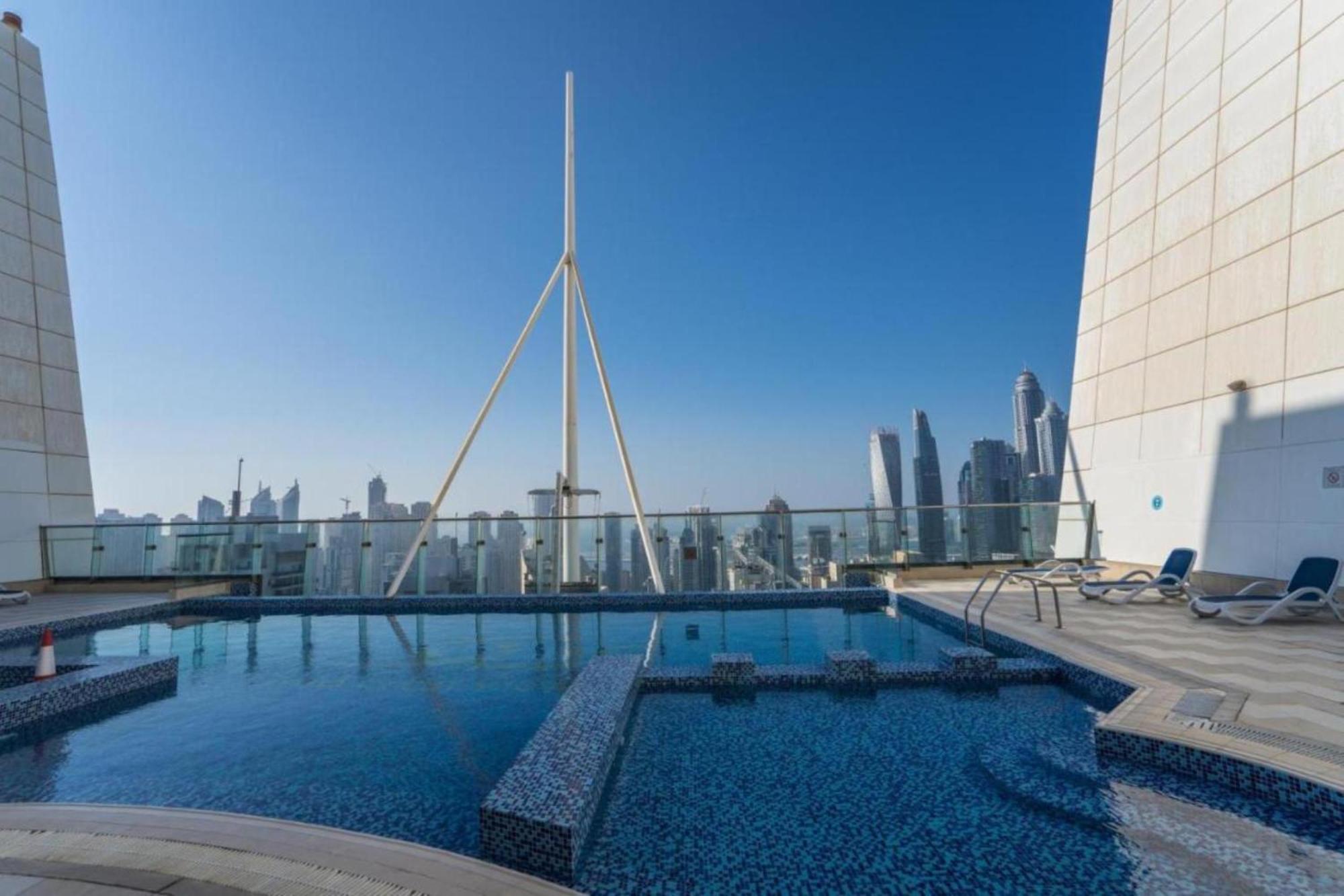Click - Jlt - & Balcony Lakes View Entire -jn Apartment Dubai