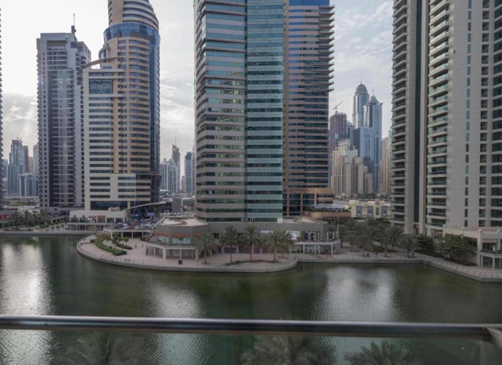 Click - Jlt - & Balcony Lakes View Entire -jn Apartment *