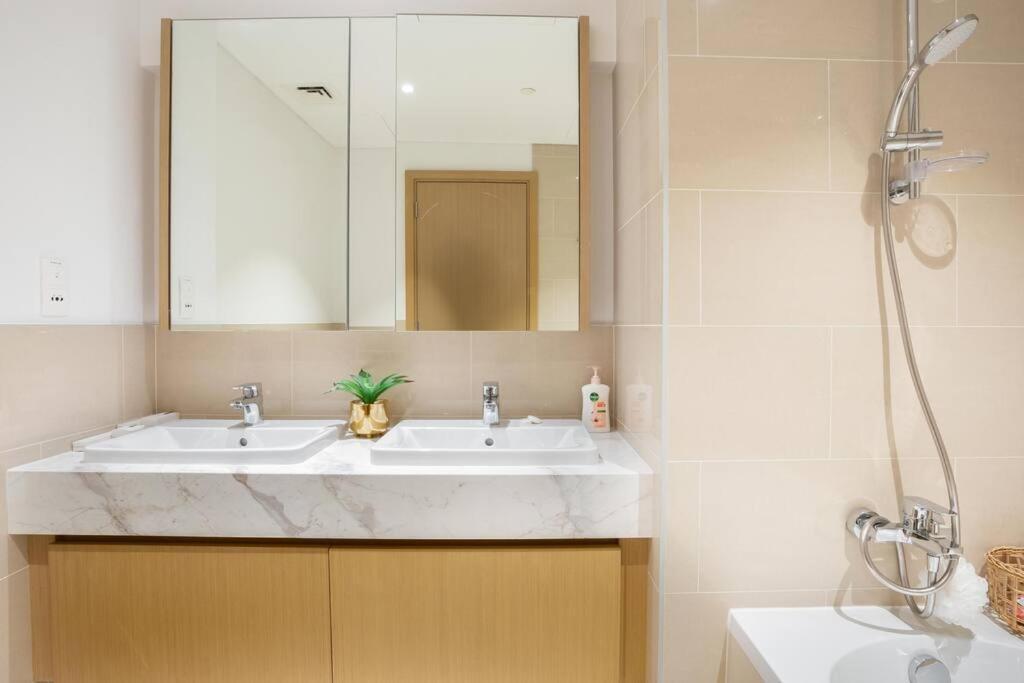 2bdr - Pool - Emaar - Creek Harbour Apartment Dubai