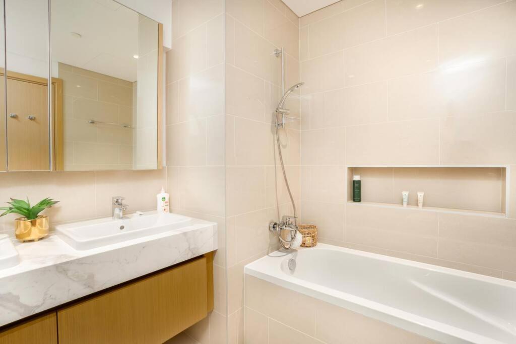 2bdr - Pool - Emaar - Creek Harbour *