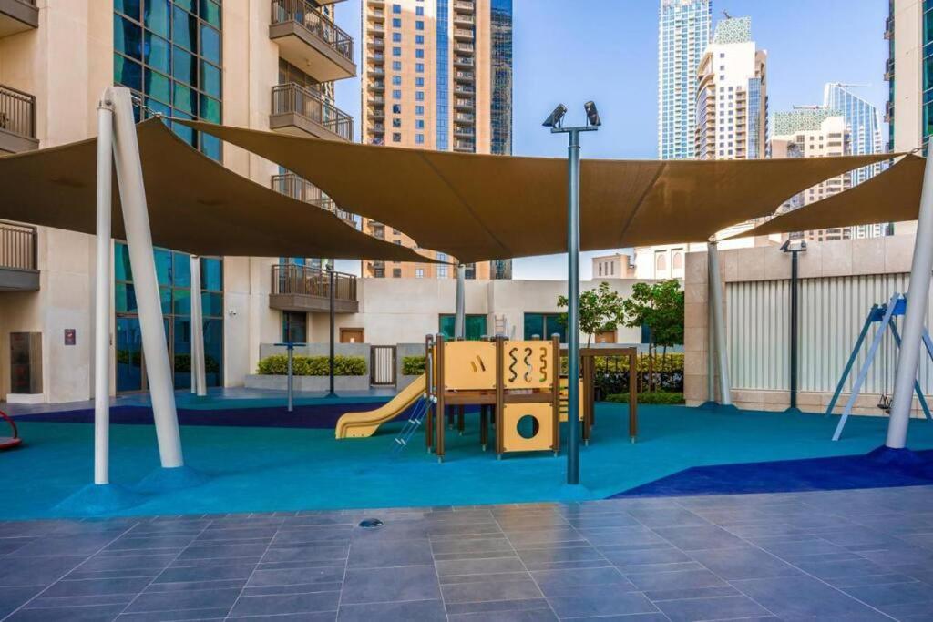 2bdr - Pool - Emaar - Creek Harbour Apartment *