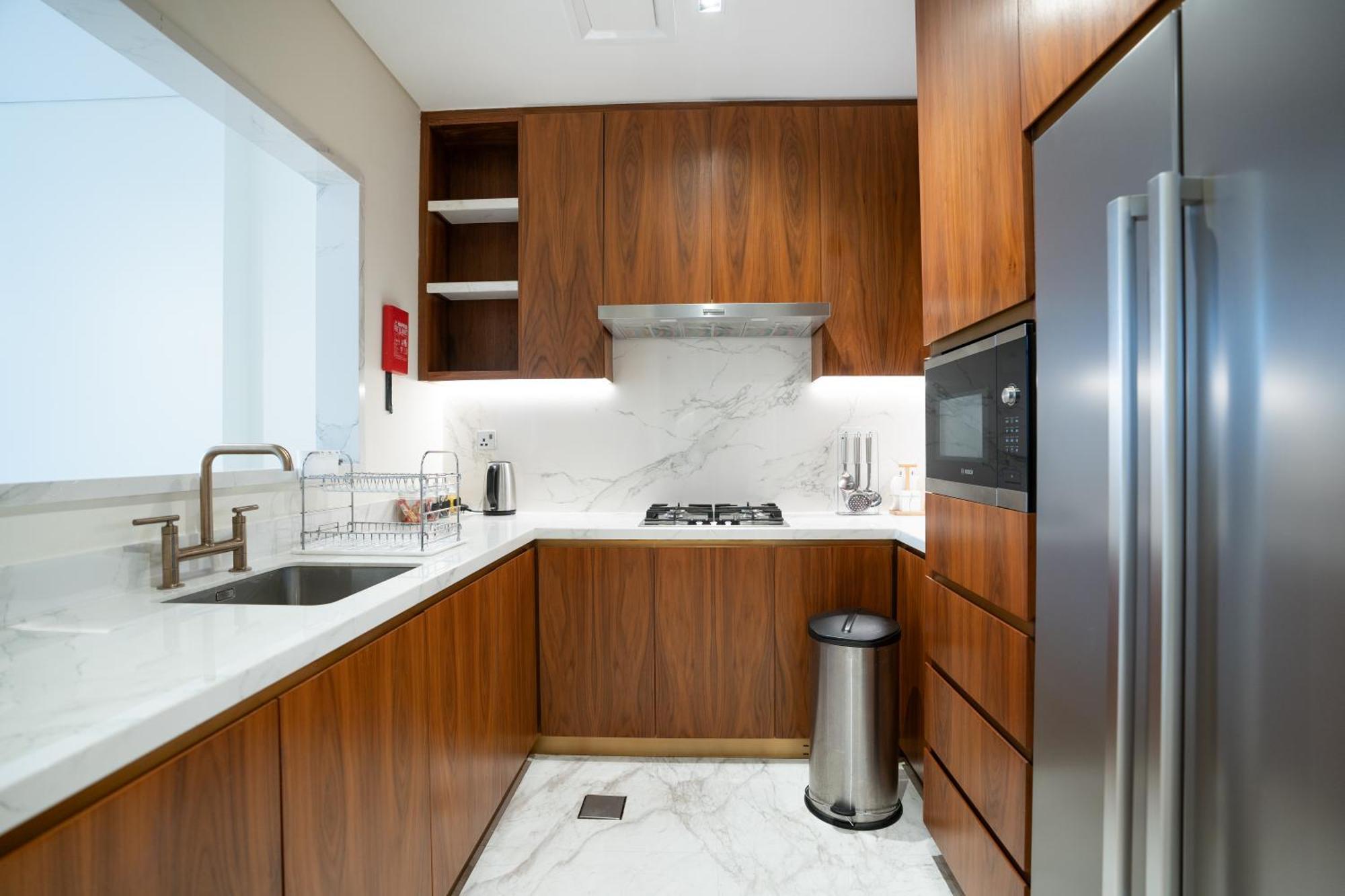 Apartment Rh- Modern Comfort, Bright 1br Near Mall, Views *
