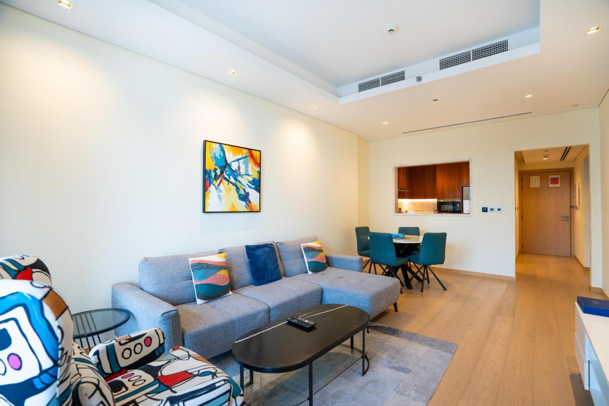Rh- Modern Comfort, Bright 1br Near Mall, Views