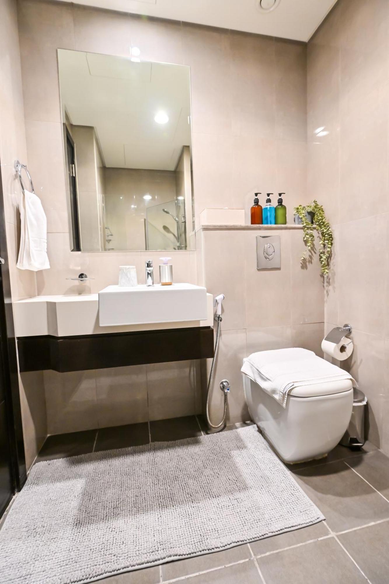 Chic / Prime Business Bay Location / Spacious Balcony / New Building / Perfect For Solo Travelers, Busy Professionals, Couples * Dubai