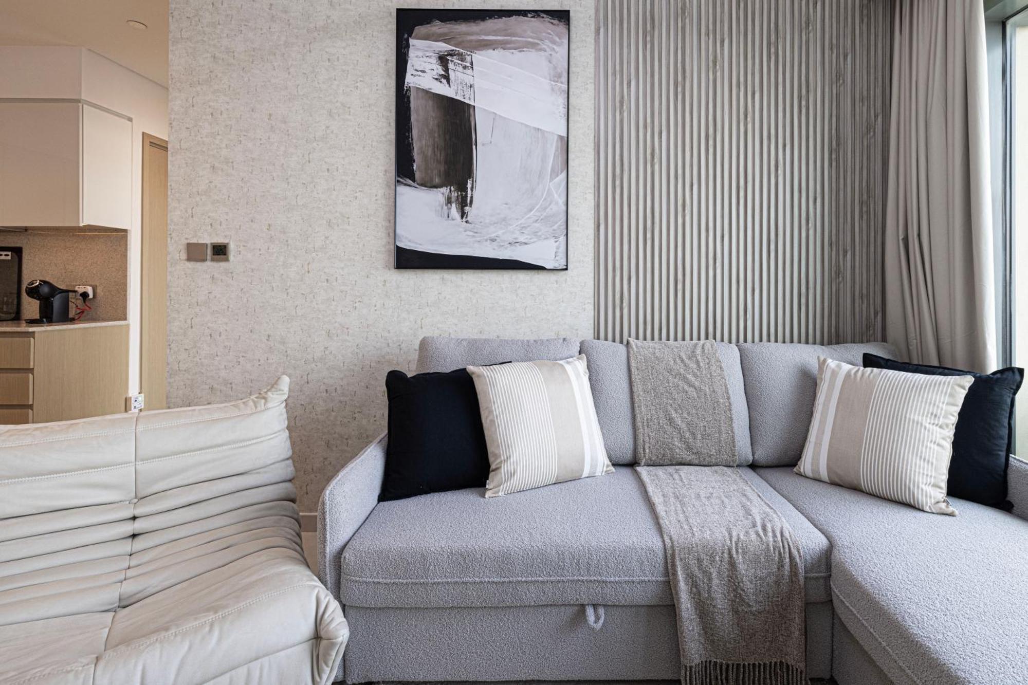 Smartstay At Burj Royale - Unique Downtown Views - Brand New Luxury Apartment *