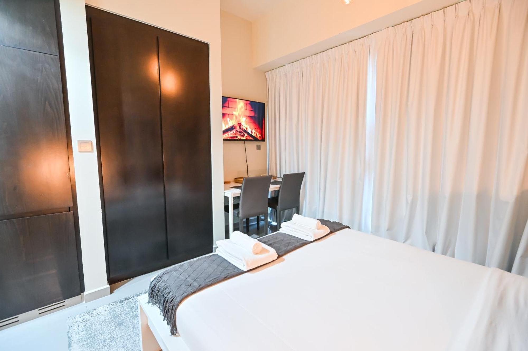 Apartment Chic / Prime Business Bay Location / Spacious Balcony / New Building / Perfect For Solo Travelers, Busy Professionals, Couples