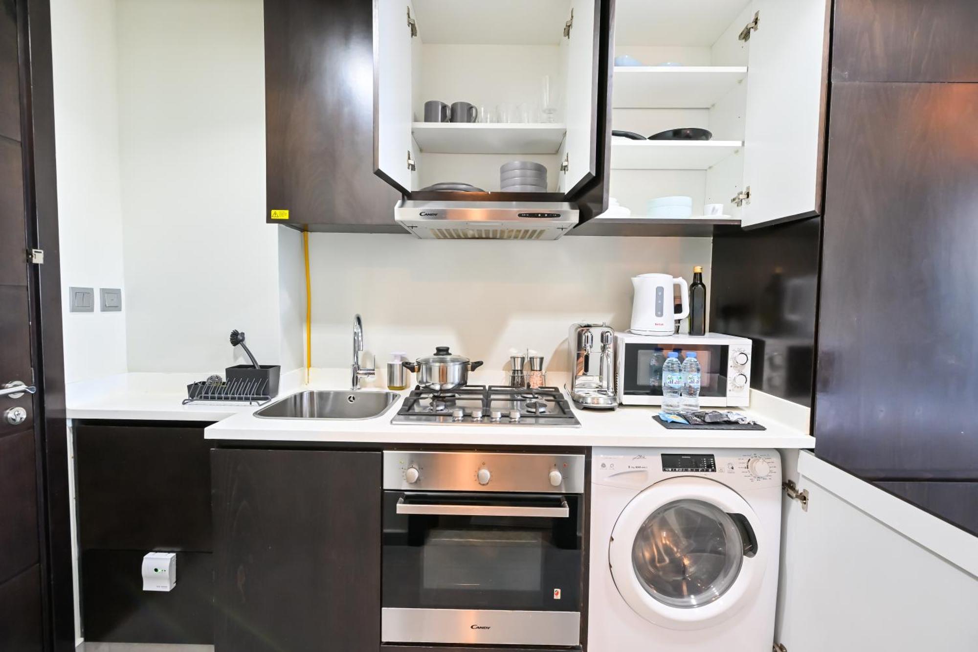 Chic / Prime Business Bay Location / Spacious Balcony / New Building / Perfect For Solo Travelers, Busy Professionals, Couples * Dubai