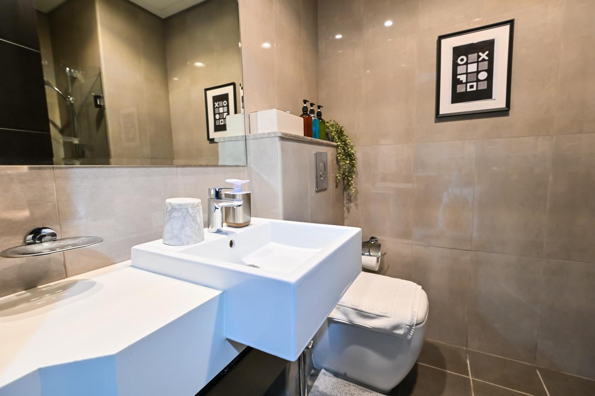 Apartment Chic / Prime Business Bay Location / Spacious Balcony / New Building / Perfect For Solo Travelers, Busy Professionals, Couples