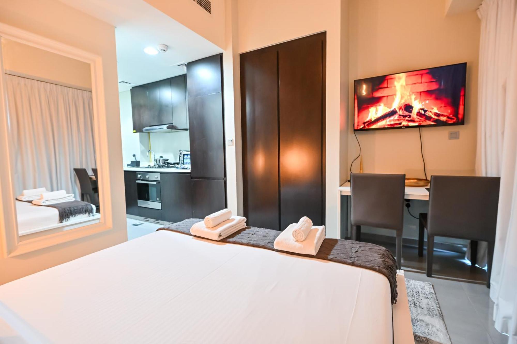 Apartment Chic / Prime Business Bay Location / Spacious Balcony / New Building / Perfect For Solo Travelers, Busy Professionals, Couples Dubai