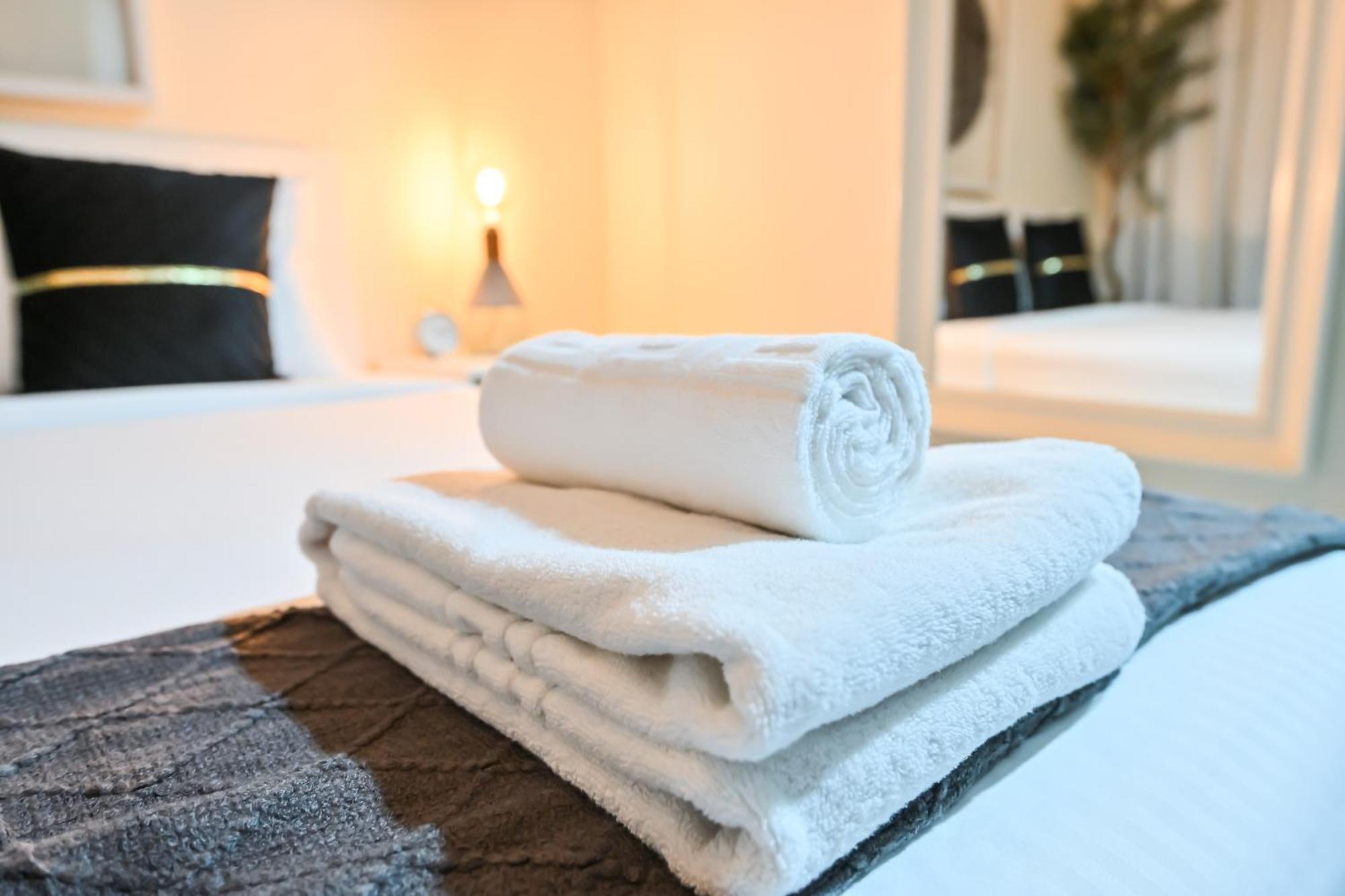 Apartment Chic / Prime Business Bay Location / Spacious Balcony / New Building / Perfect For Solo Travelers, Busy Professionals, Couples