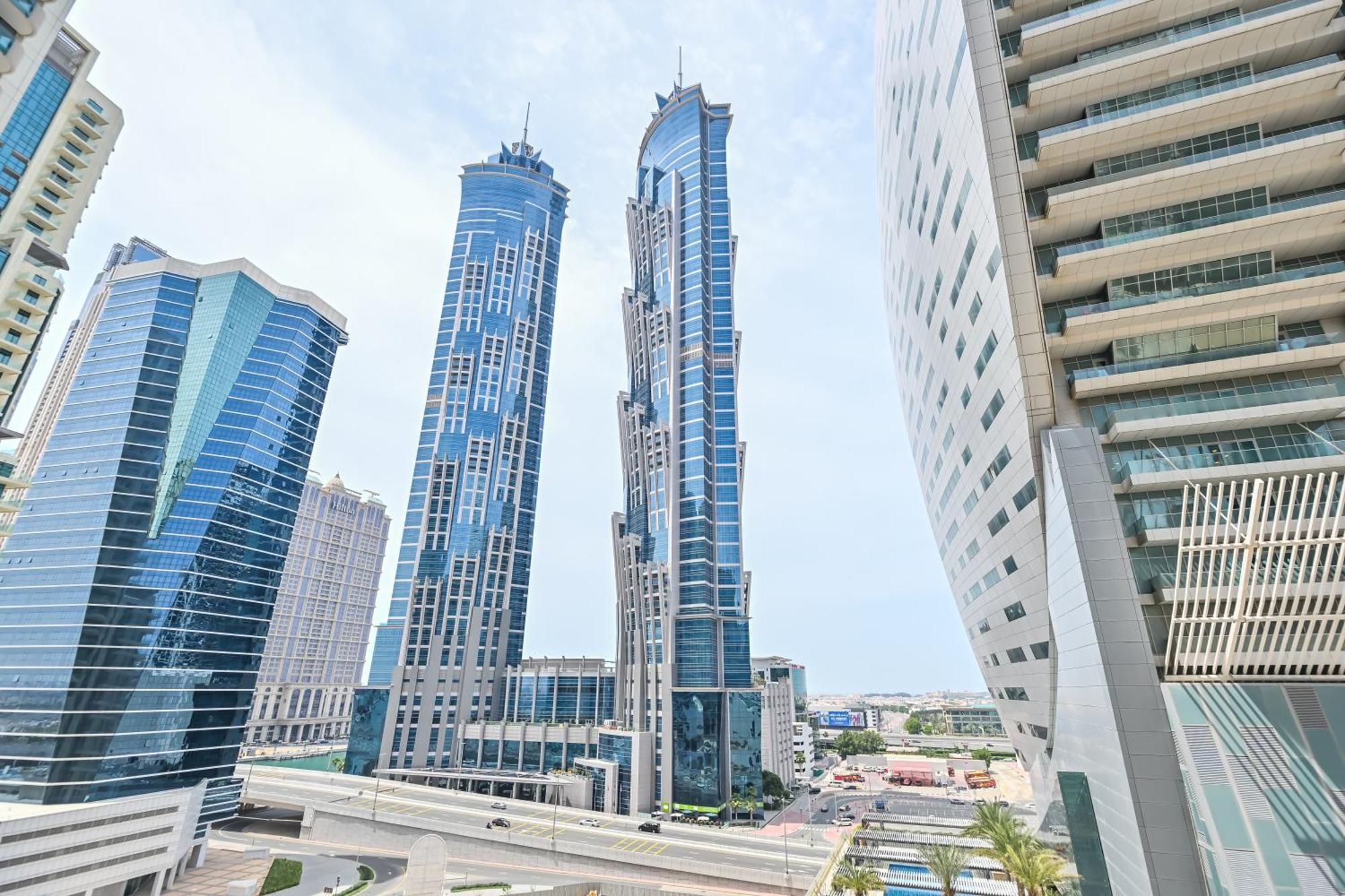 Chic / Prime Business Bay Location / Spacious Balcony / New Building / Perfect For Solo Travelers, Busy Professionals, Couples Apartment *