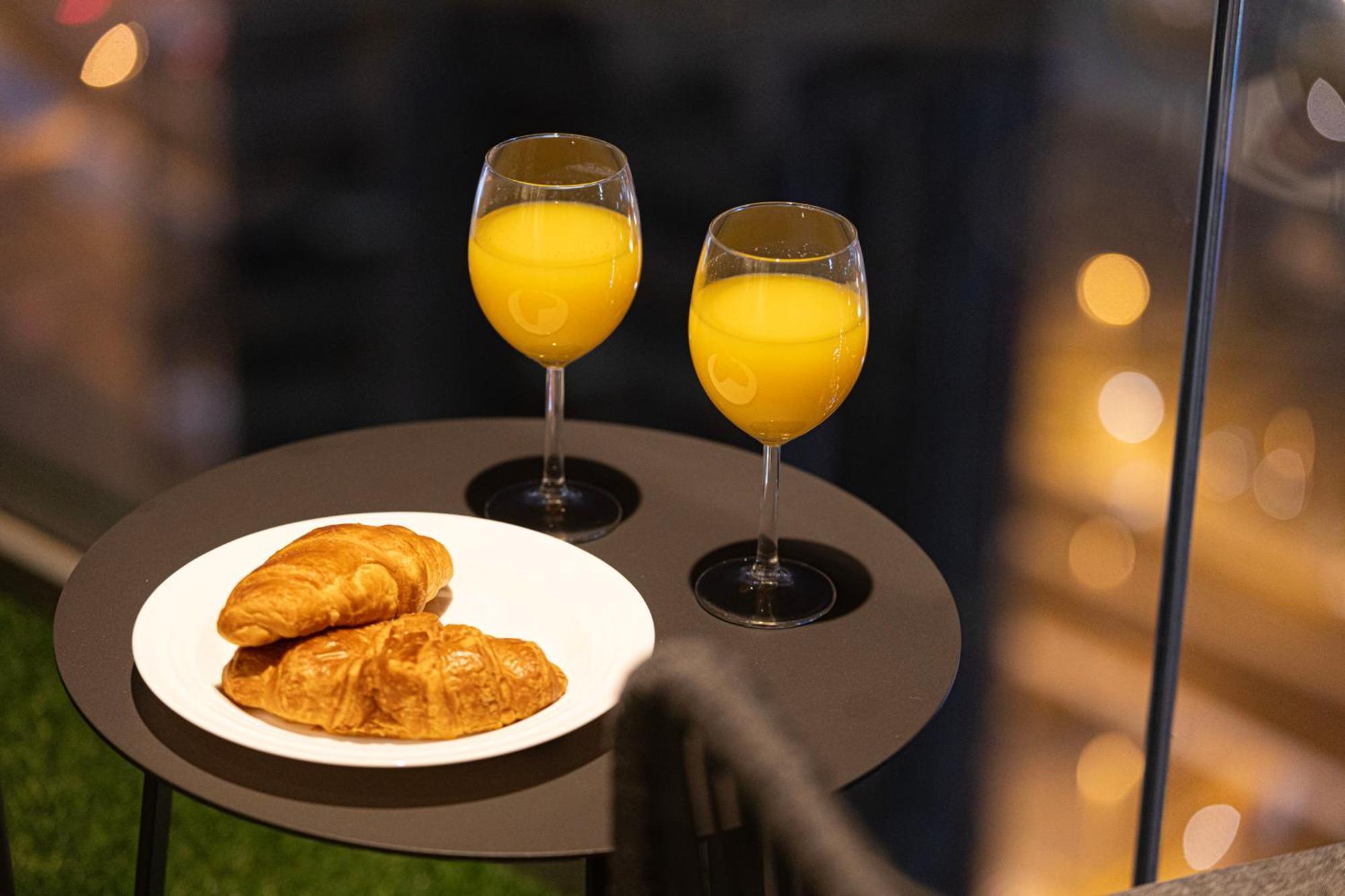 Smartstay At Burj Royale - Unique Downtown Views - Brand New Luxury Apartment *