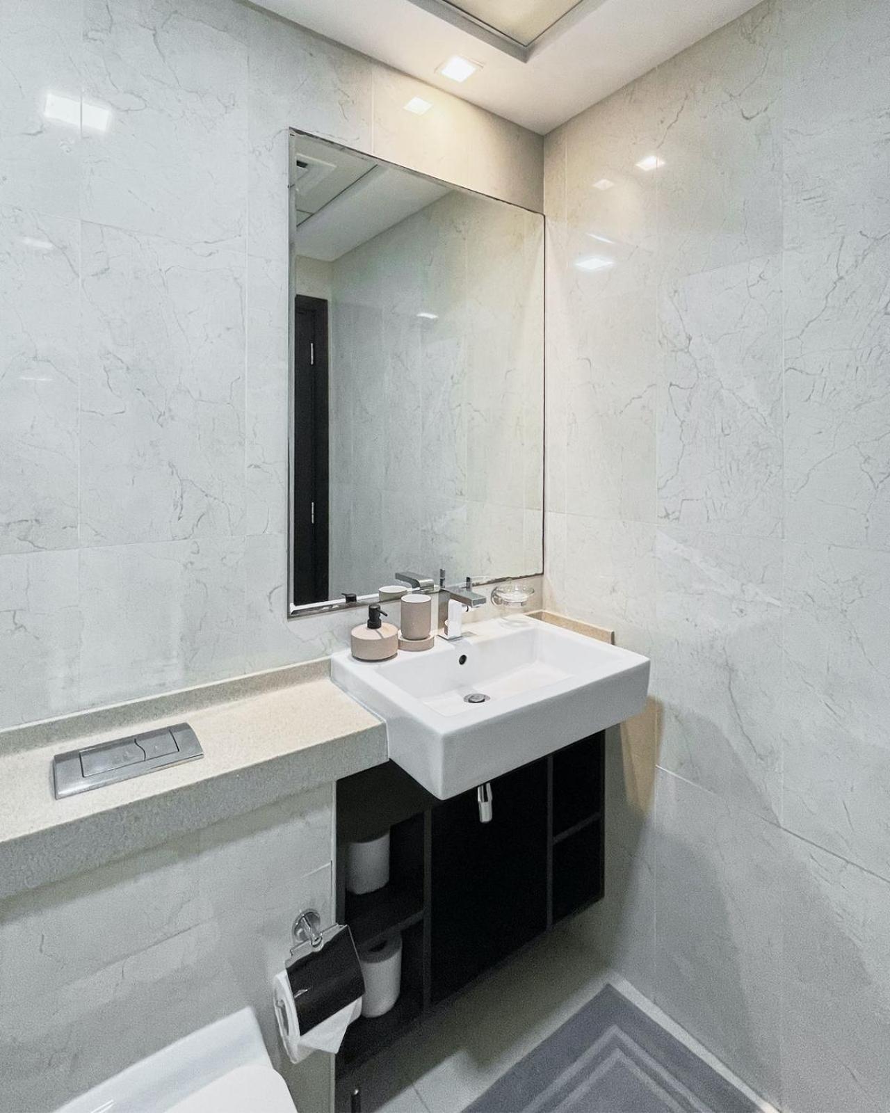 Apartment Modern & Cozy With A Beautiful View Dubai