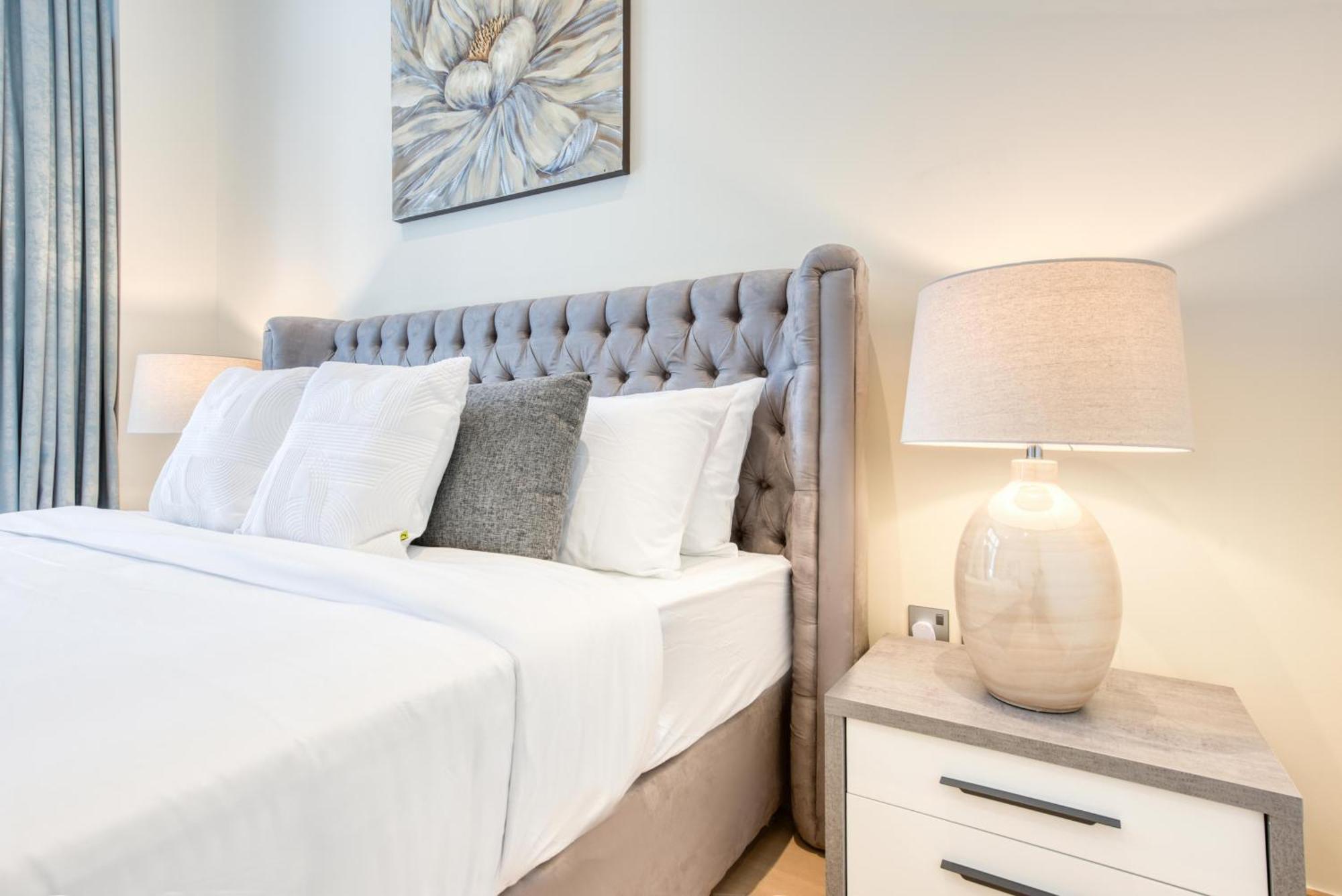 Apartment Rh- Downtown Delight, Spacious 01br Near Mall & Burj Khalifa, Rp Heights