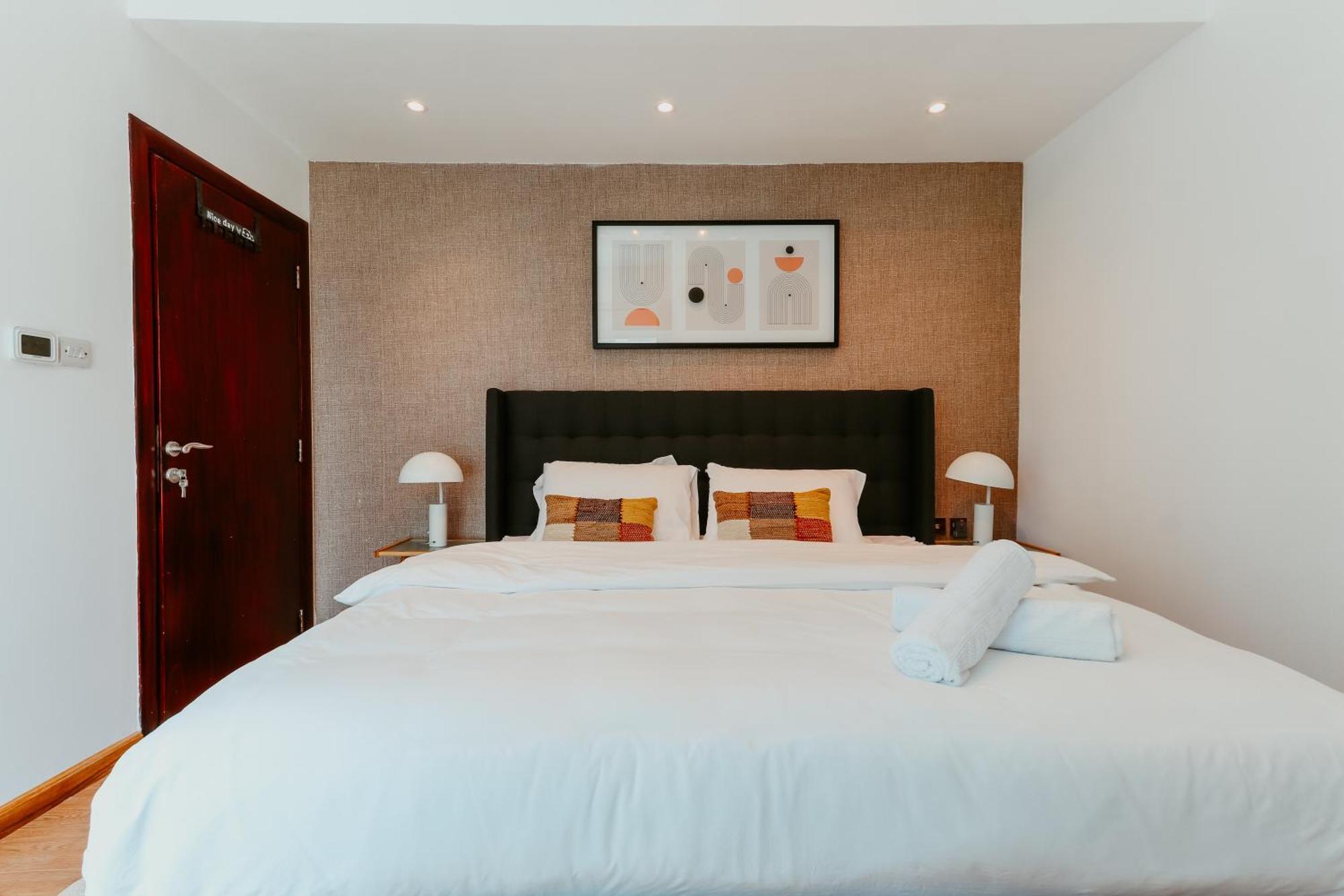 Marina Delight: Spacious Retreat For Groups