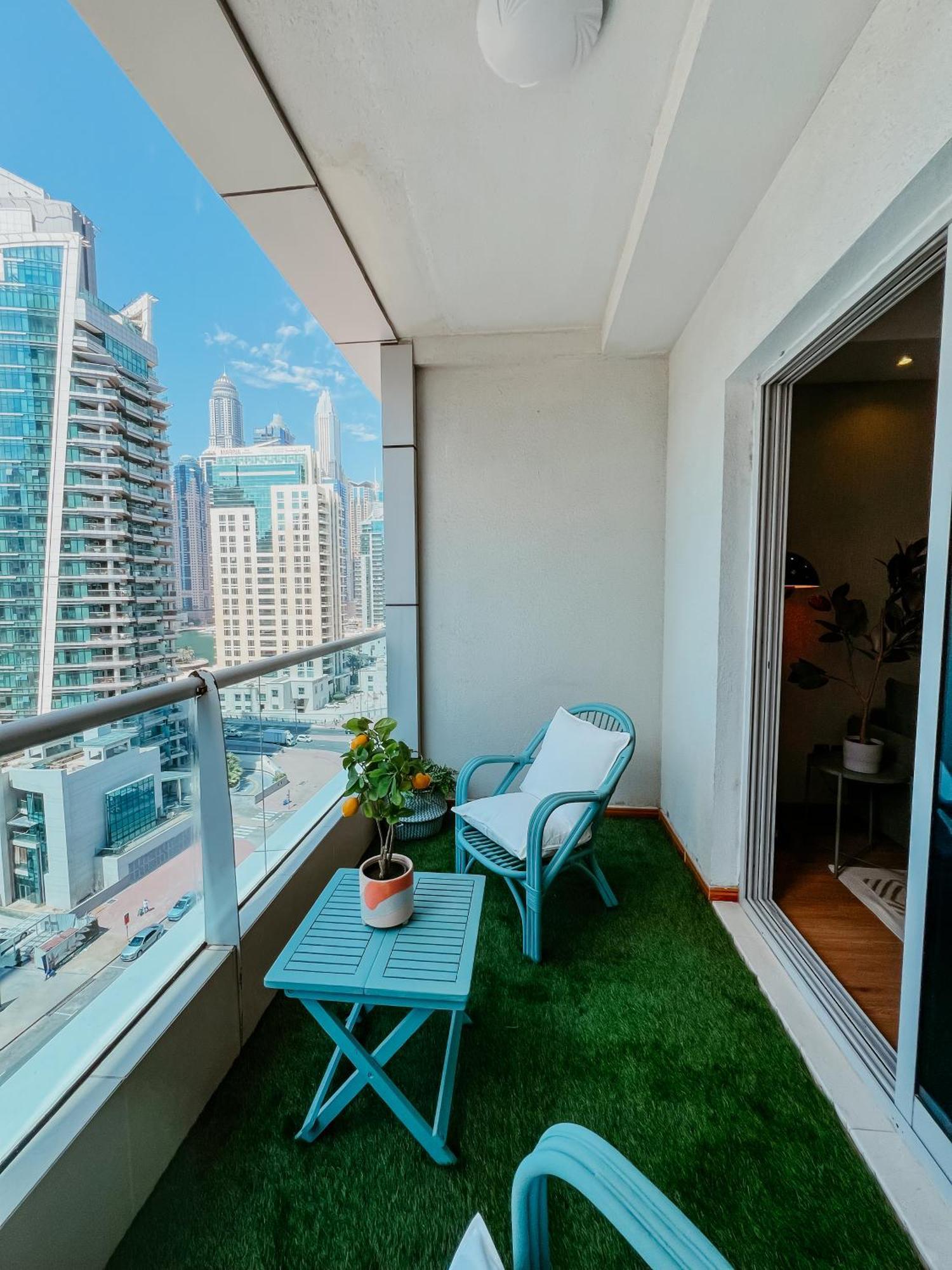 Apartment Marina Delight: Spacious Retreat For Groups *