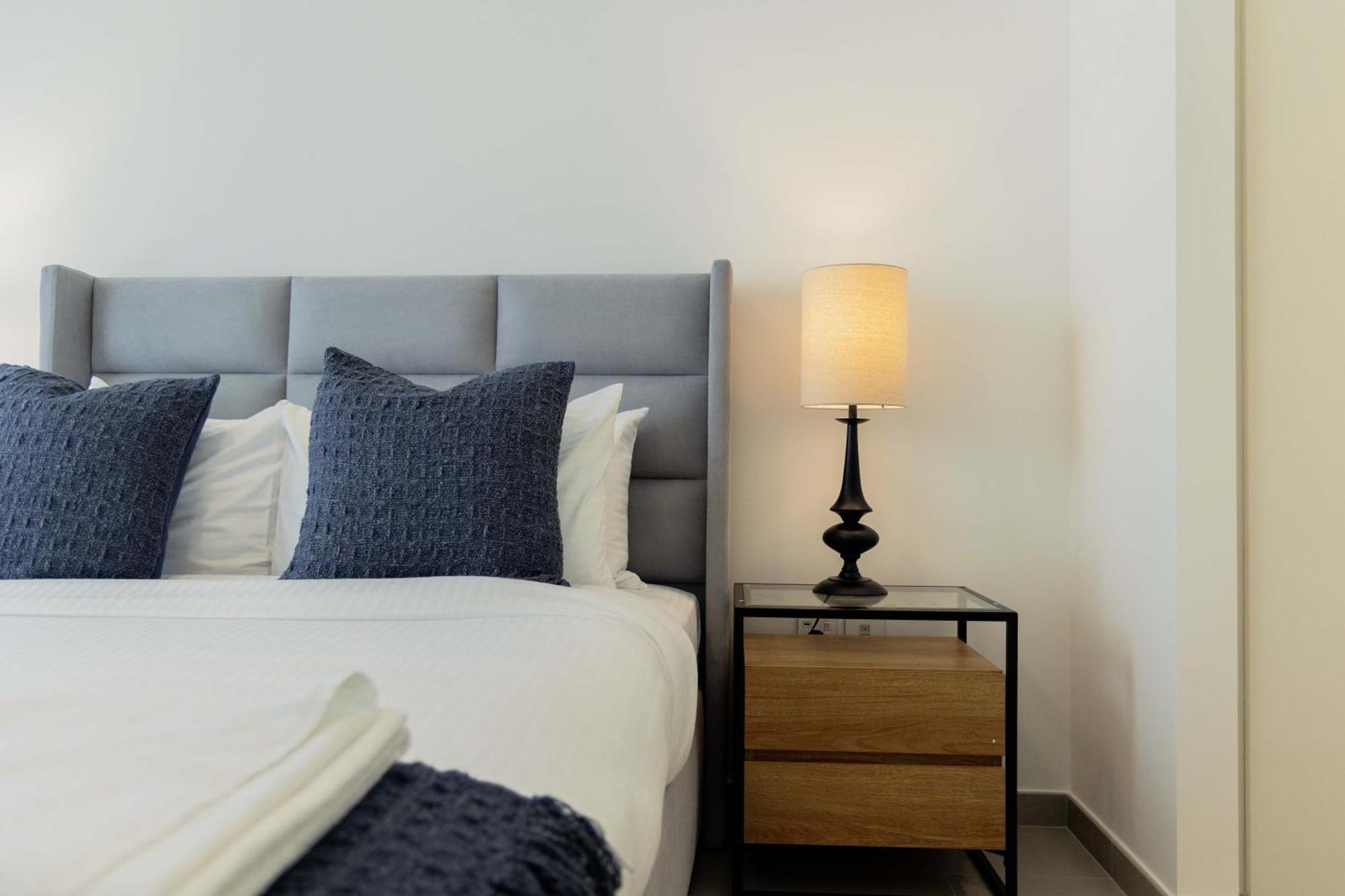 Sleeps 4 Mall Access Difc Views Apartment Dubai