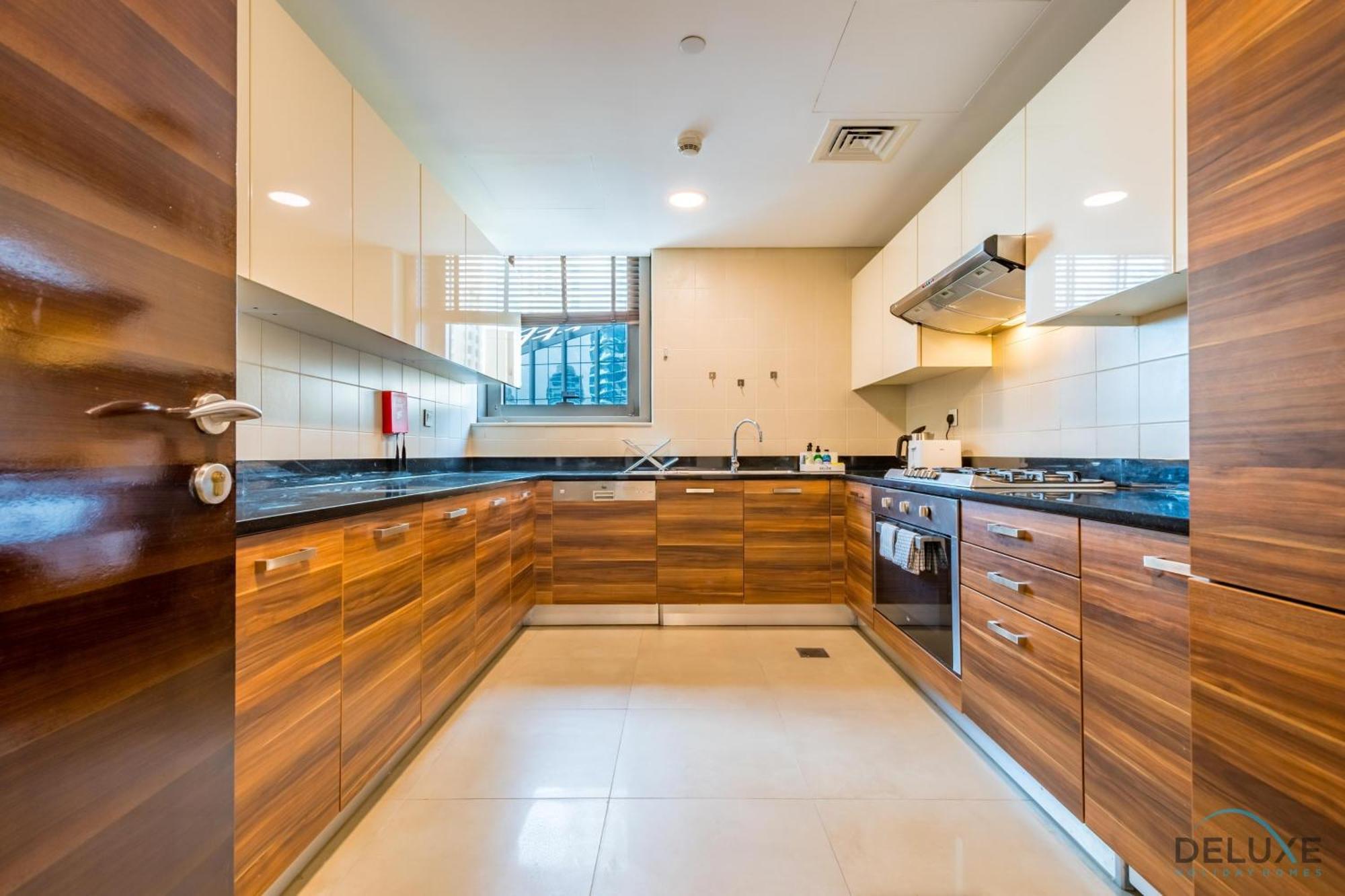 Spacious 2br At Sparkle Tower, Marina By Deluxe Homes