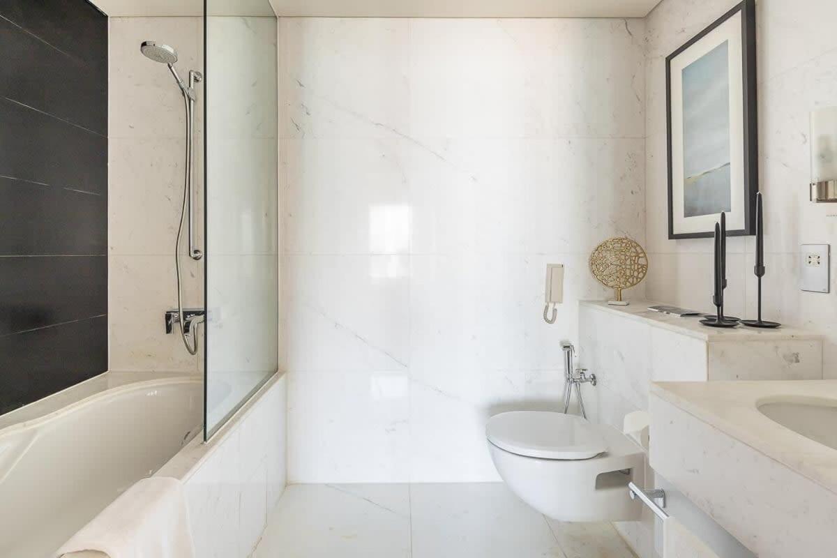 Frank Porter - Emaar Residences Fashion Avenue Apartment Dubai
