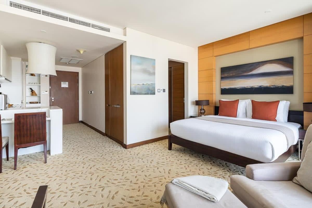 Frank Porter - Emaar Residences Fashion Avenue