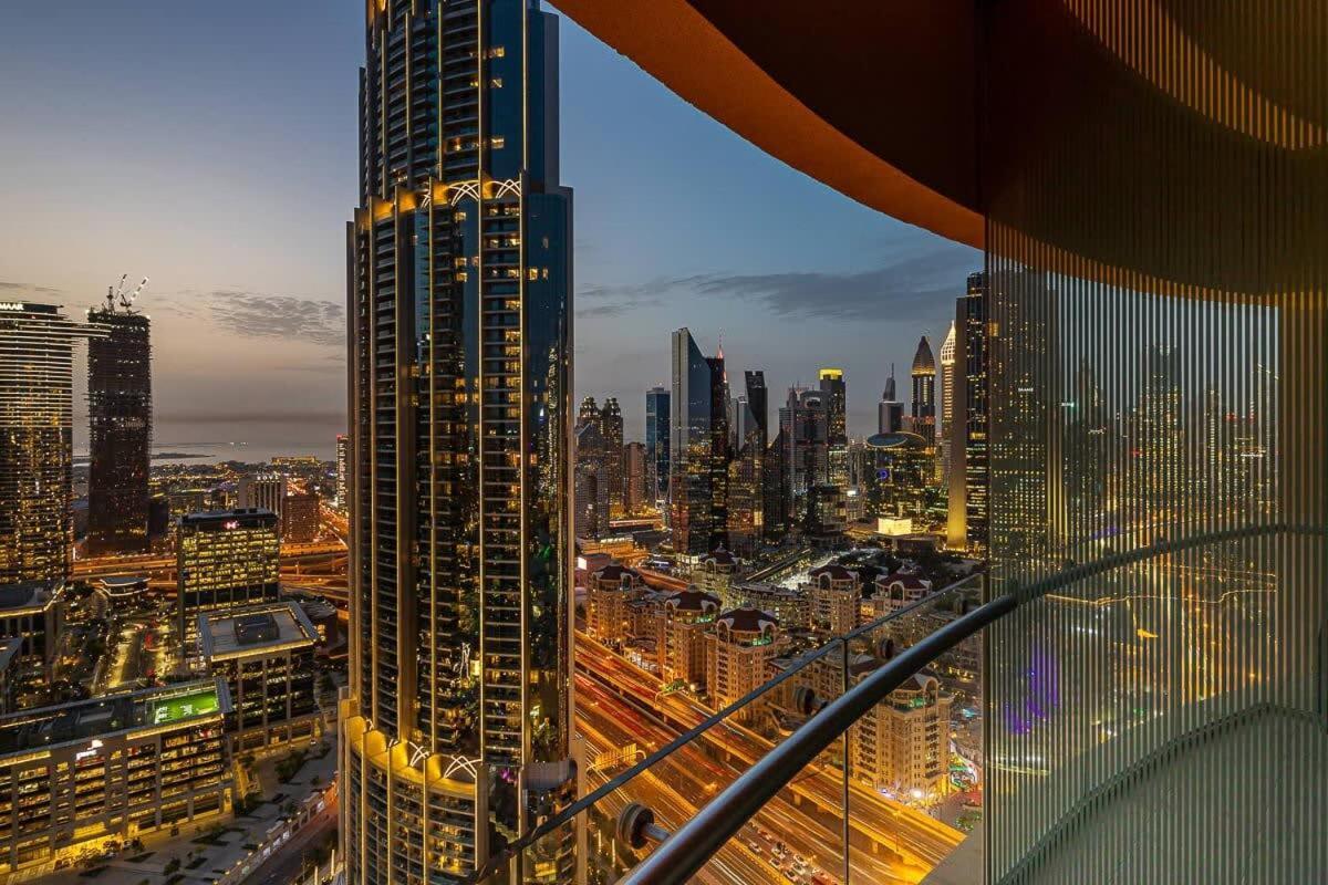Frank Porter - Emaar Residences Fashion Avenue Apartment